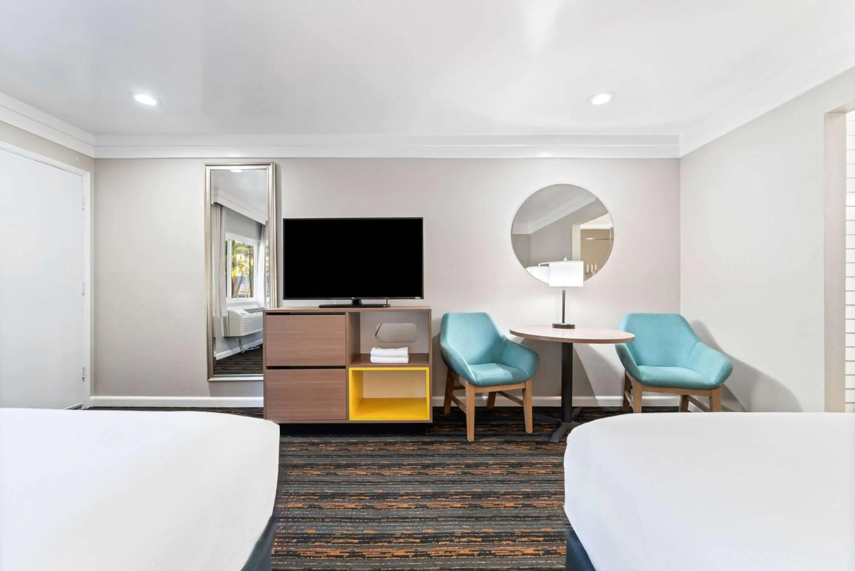 Photo of the whole room in Days Inn by Wyndham San Diego Hotel Circle