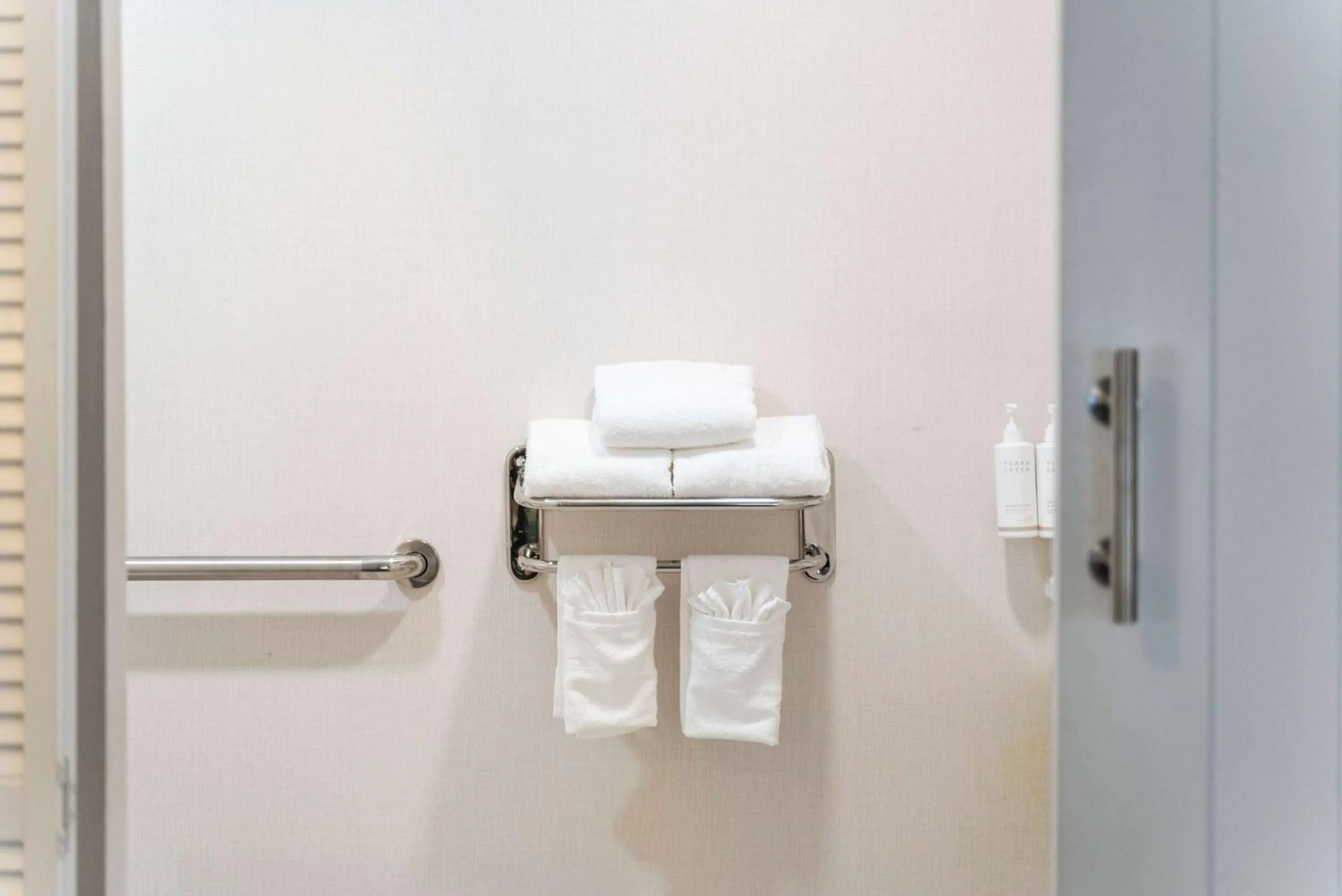 Shower in Days Inn by Wyndham San Diego Hotel Circle