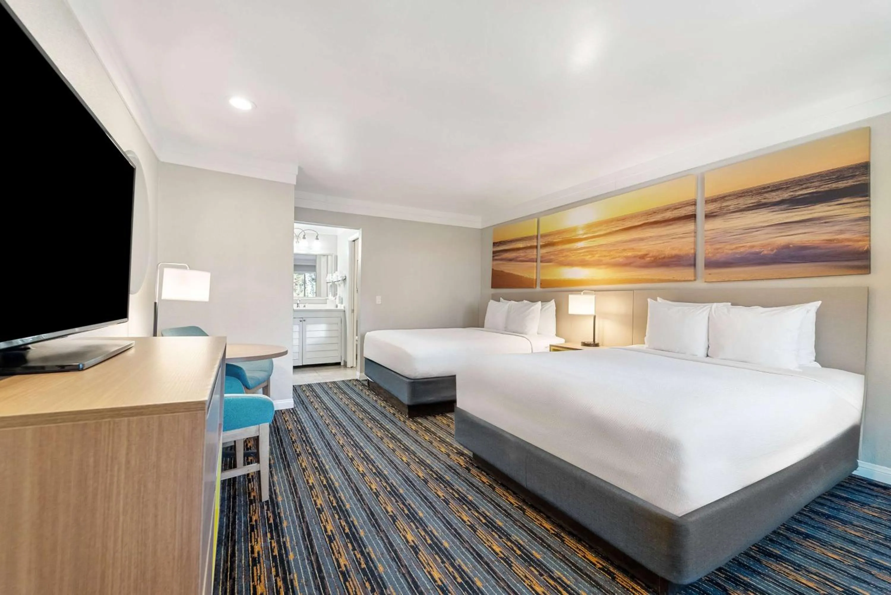 Photo of the whole room, Bed in Days Inn by Wyndham San Diego Hotel Circle