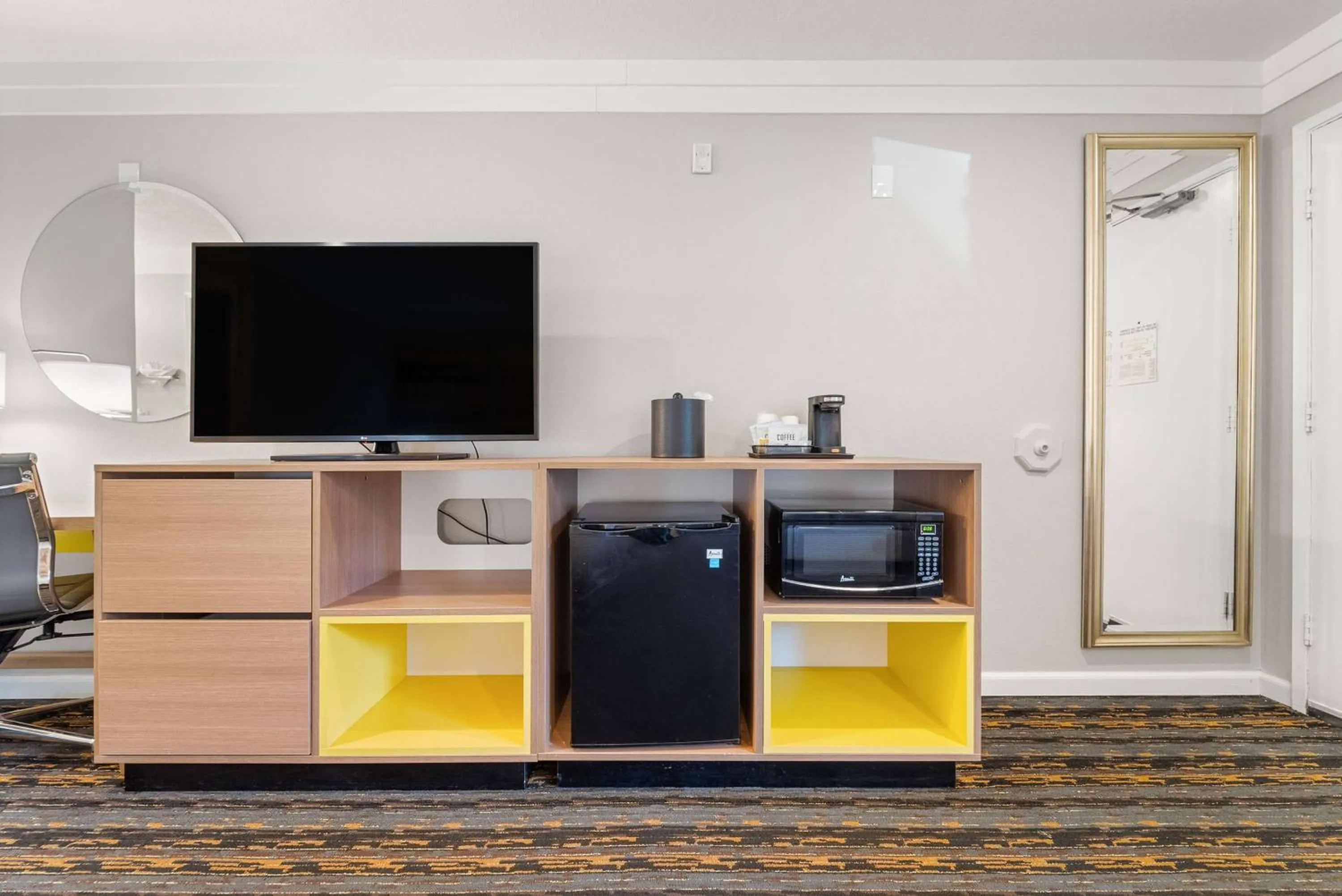 Photo of the whole room in Days Inn by Wyndham San Diego Hotel Circle