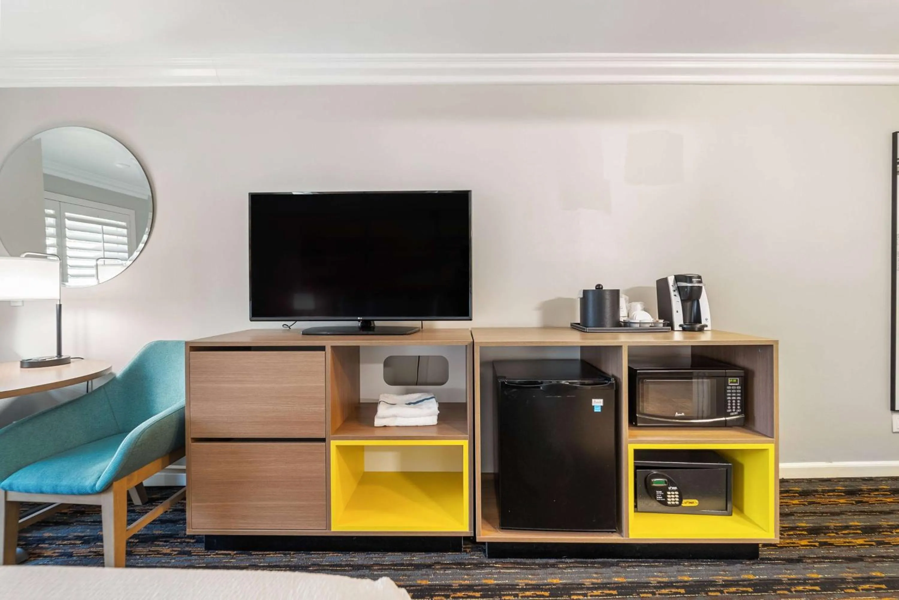 Photo of the whole room in Days Inn by Wyndham San Diego Hotel Circle