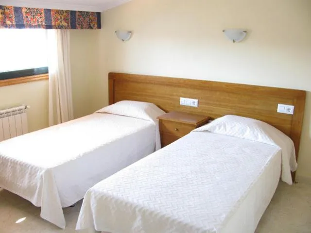 Photo of the whole room, Bed in Hotel Restaurante Los Tulipanes