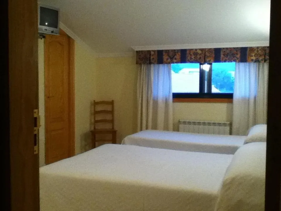 Photo of the whole room, Bed in Hotel Restaurante Los Tulipanes