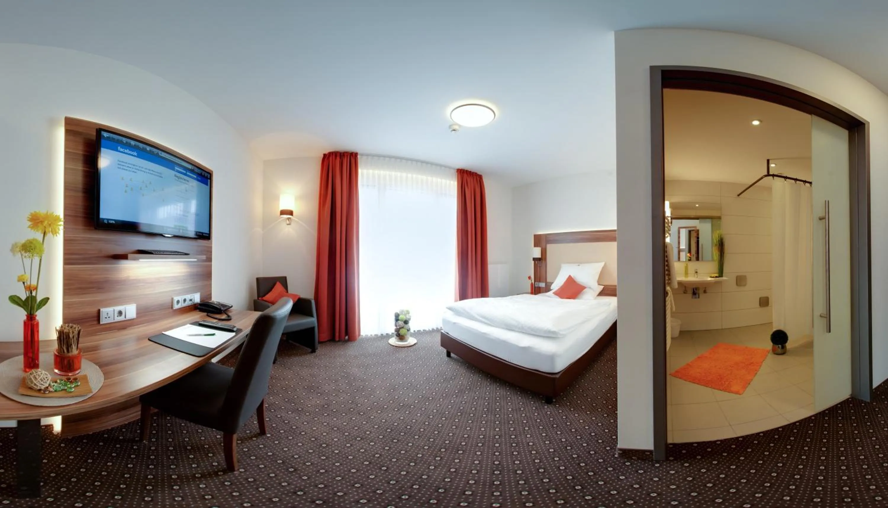 Photo of the whole room, Bed in Wohlfühl-Hotel Neu Heidelberg