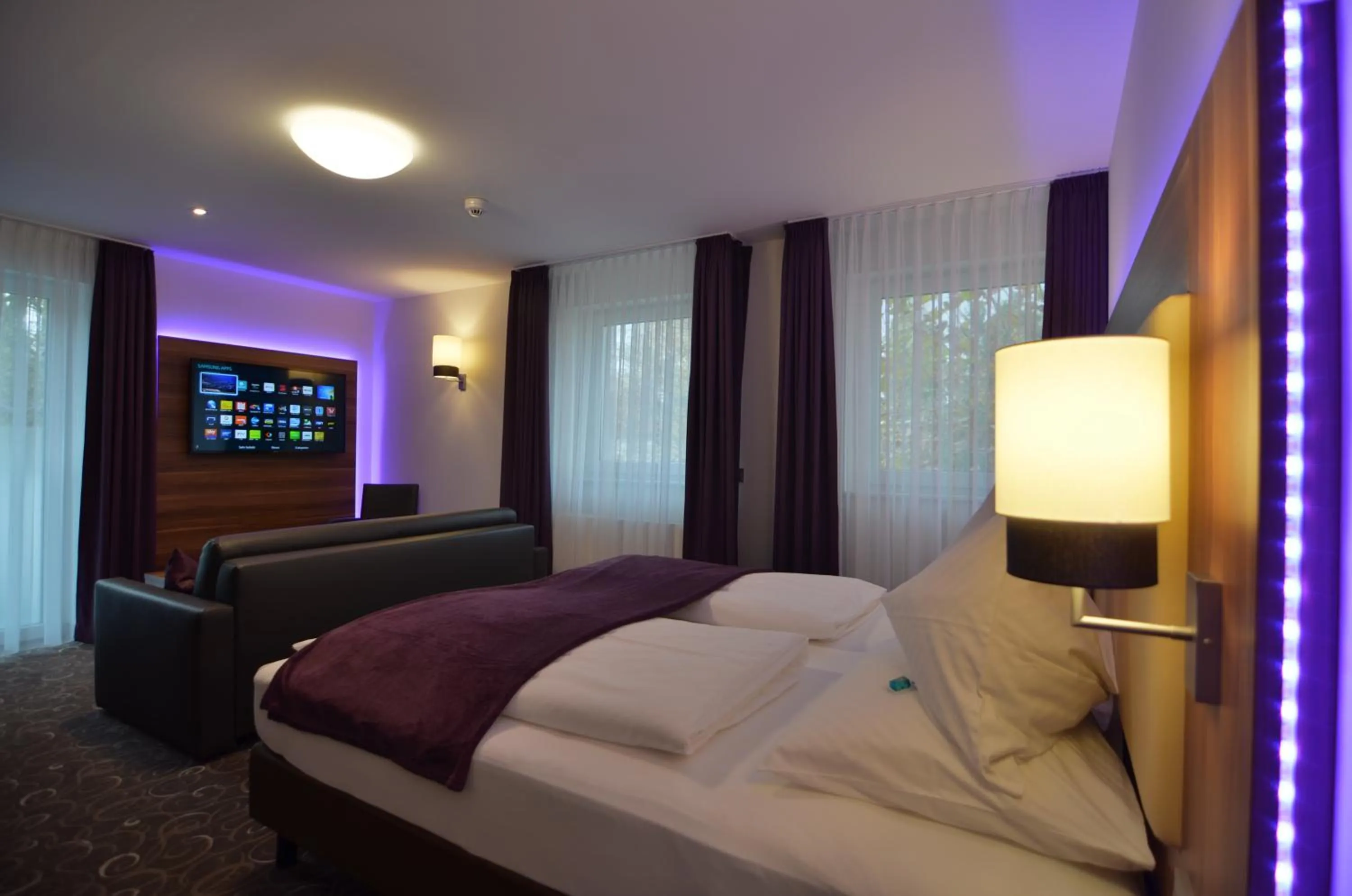 Photo of the whole room, Bed in Wohlfühl-Hotel Neu Heidelberg