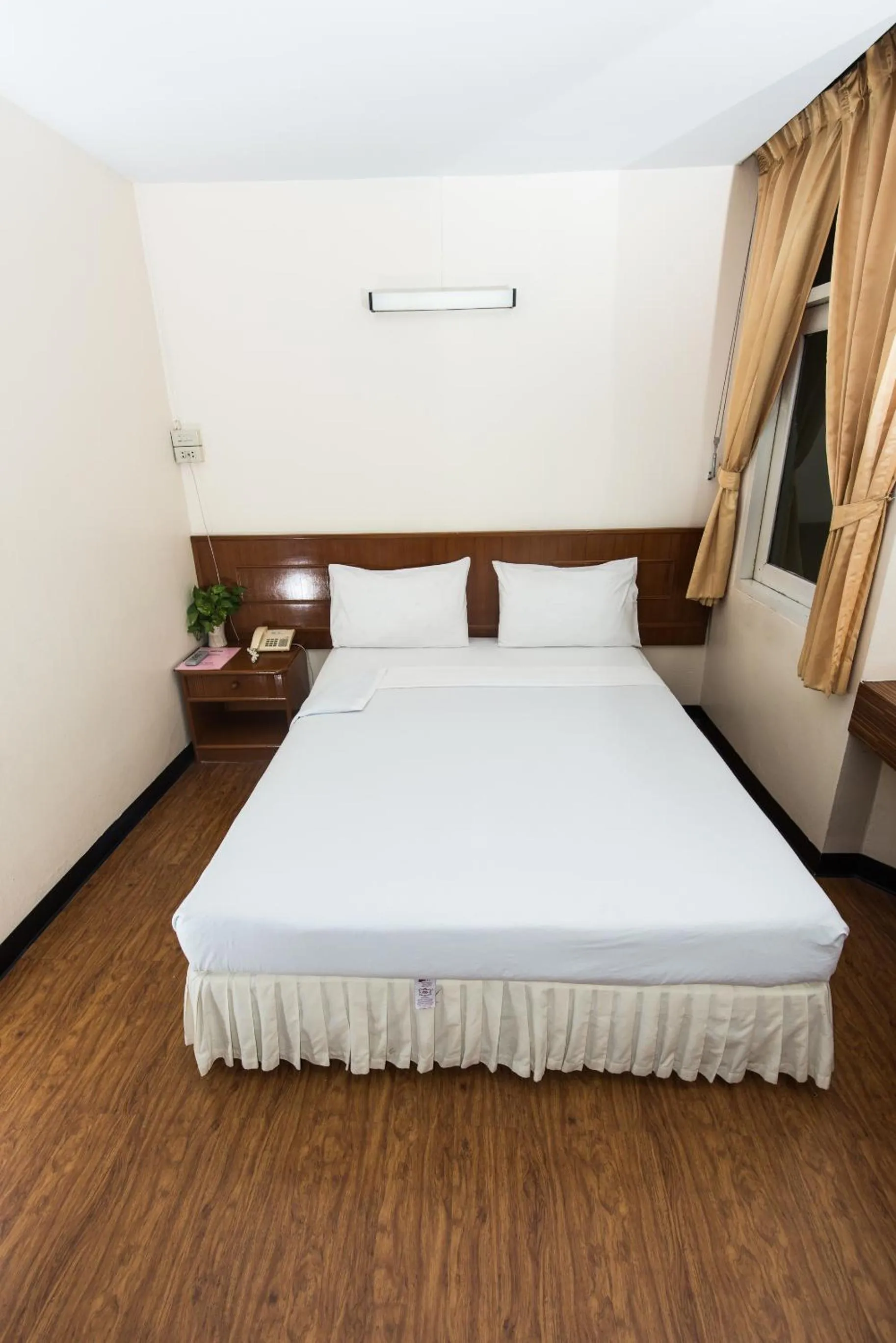 Bed in Muangphol Mansion