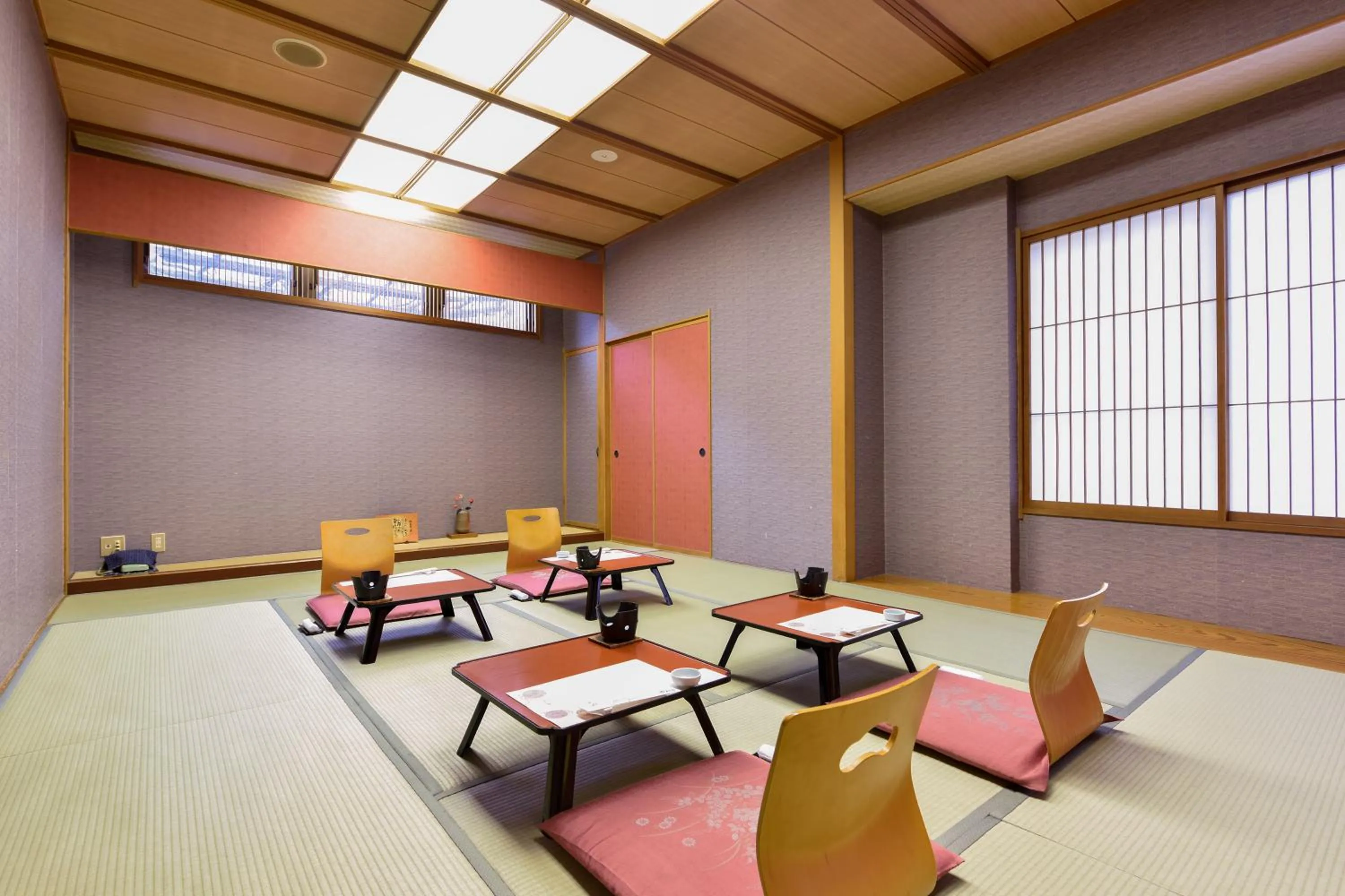 Dining area in Kokuya