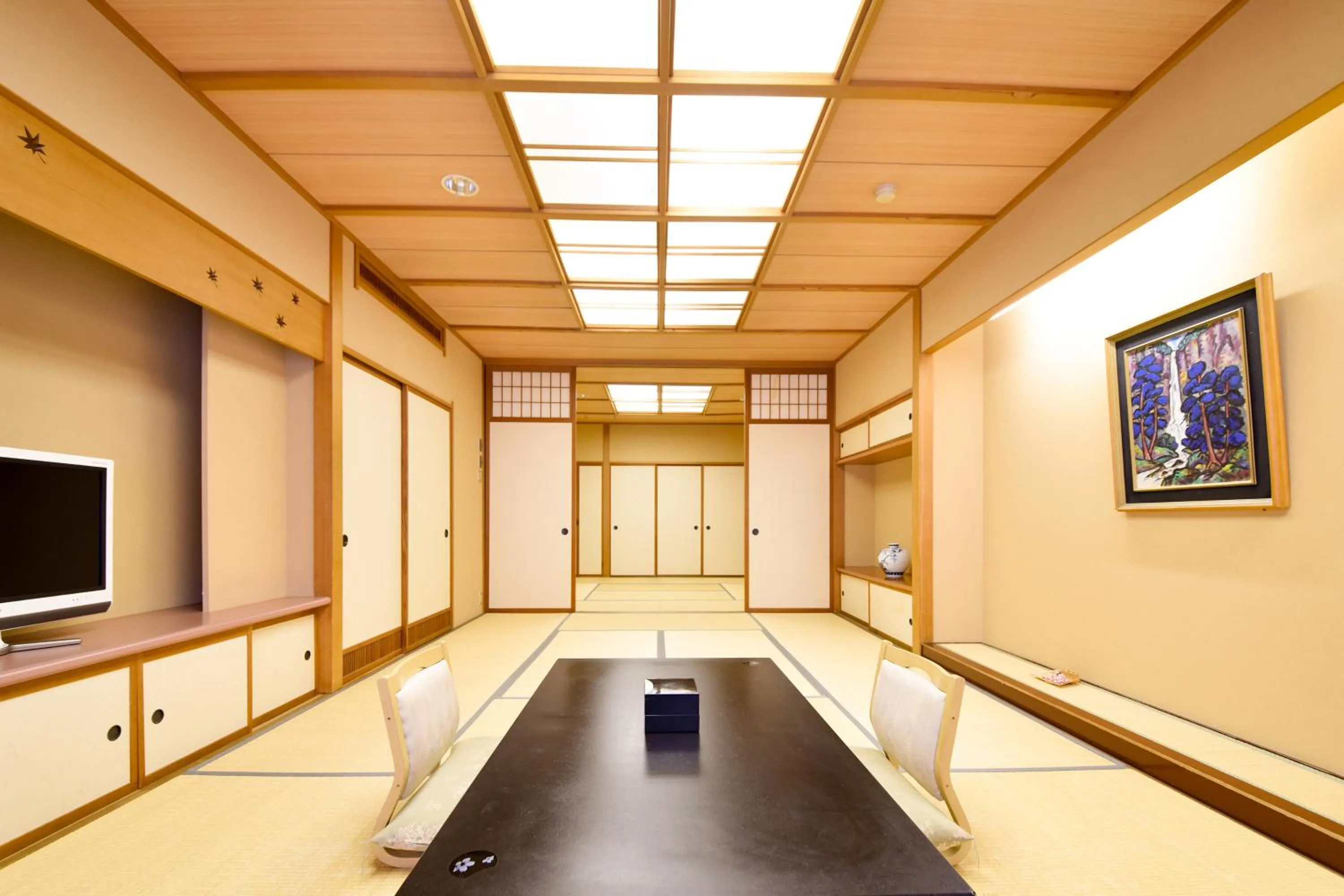 Photo of the whole room in Kokuya