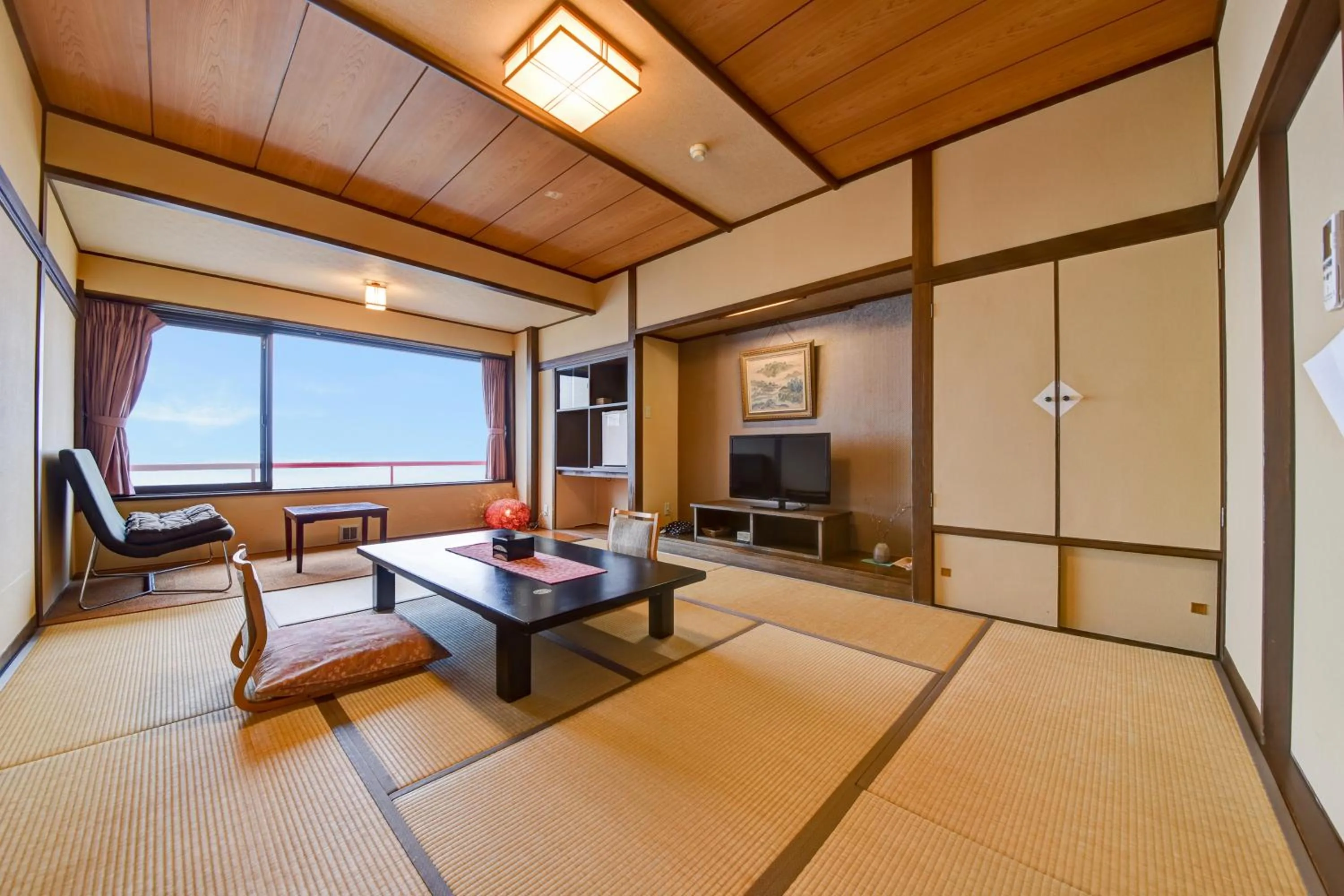 Photo of the whole room in Kokuya