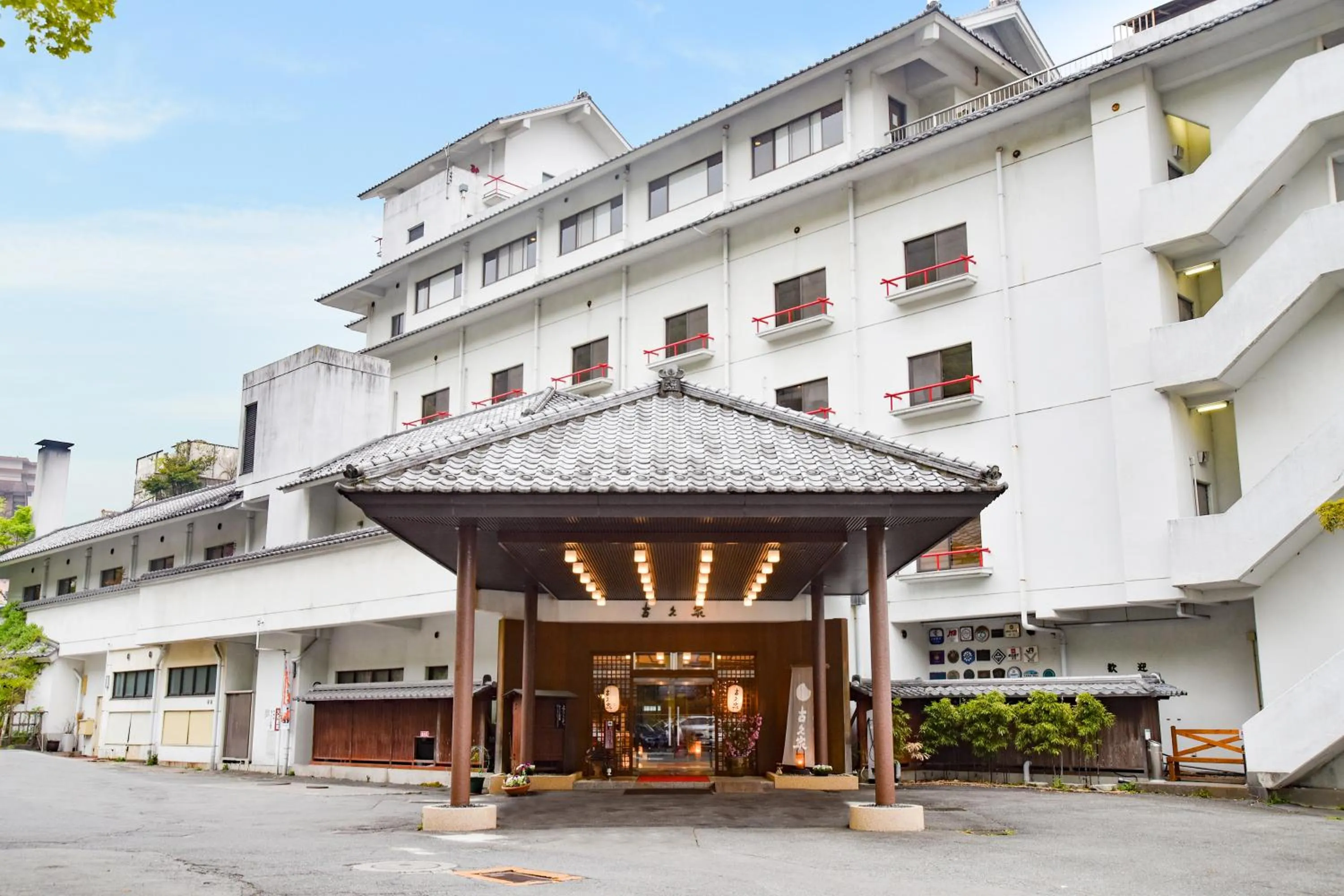 Property building in Kokuya