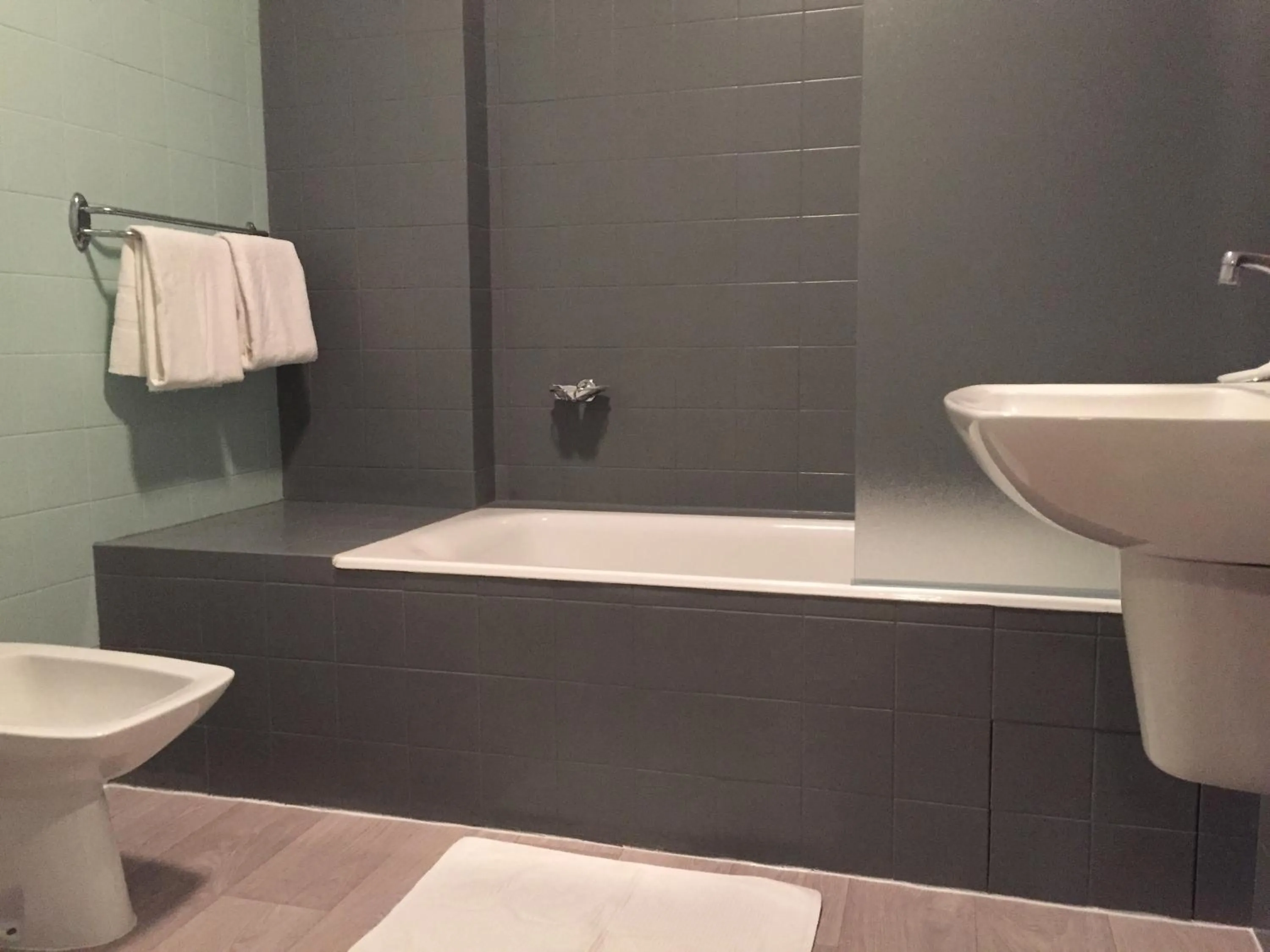 Bathroom in Hôtel Restaurant La Voile - Le Dock'er