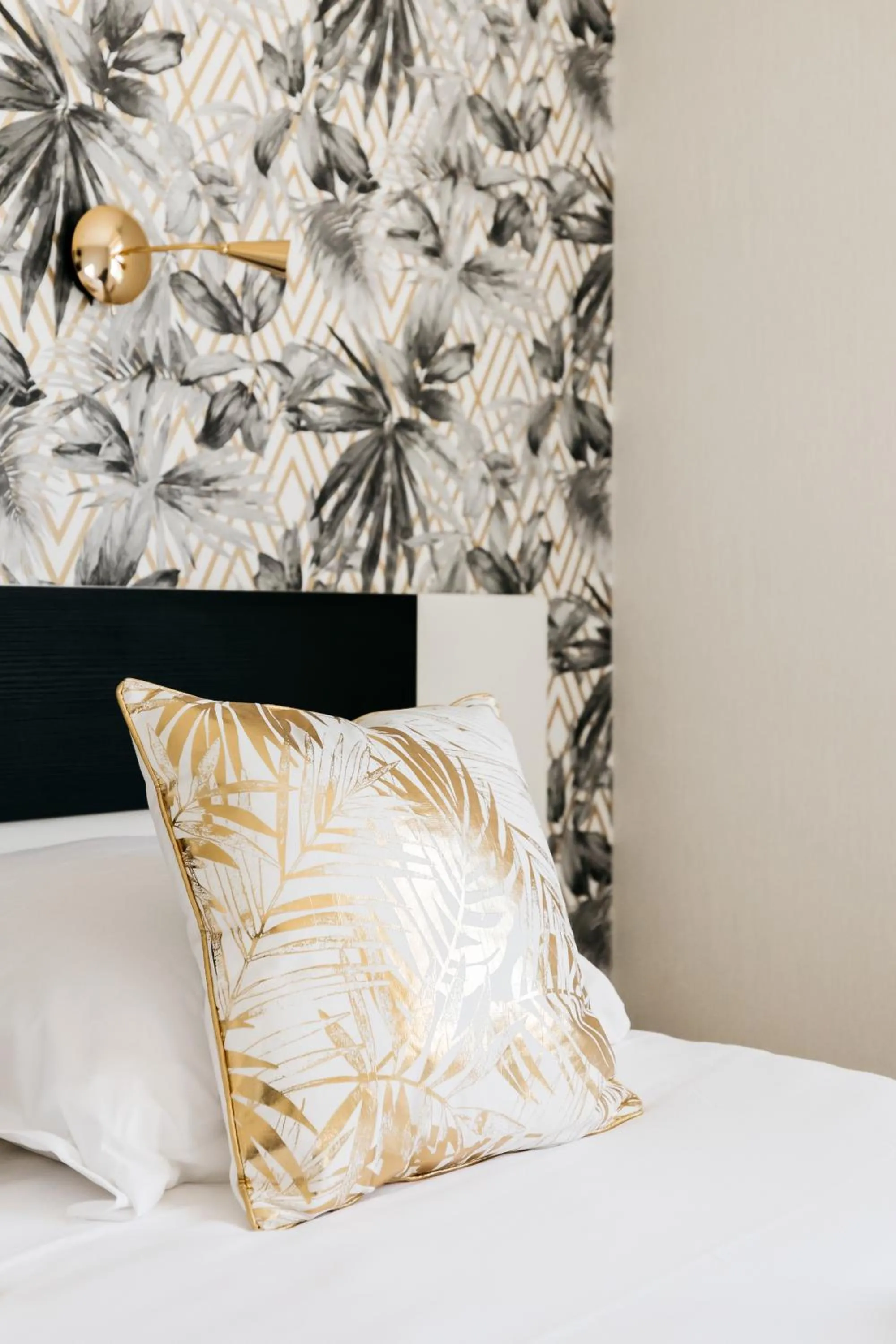 Bedroom, Bed in Hôtel Restaurant La Voile - Le Dock'er