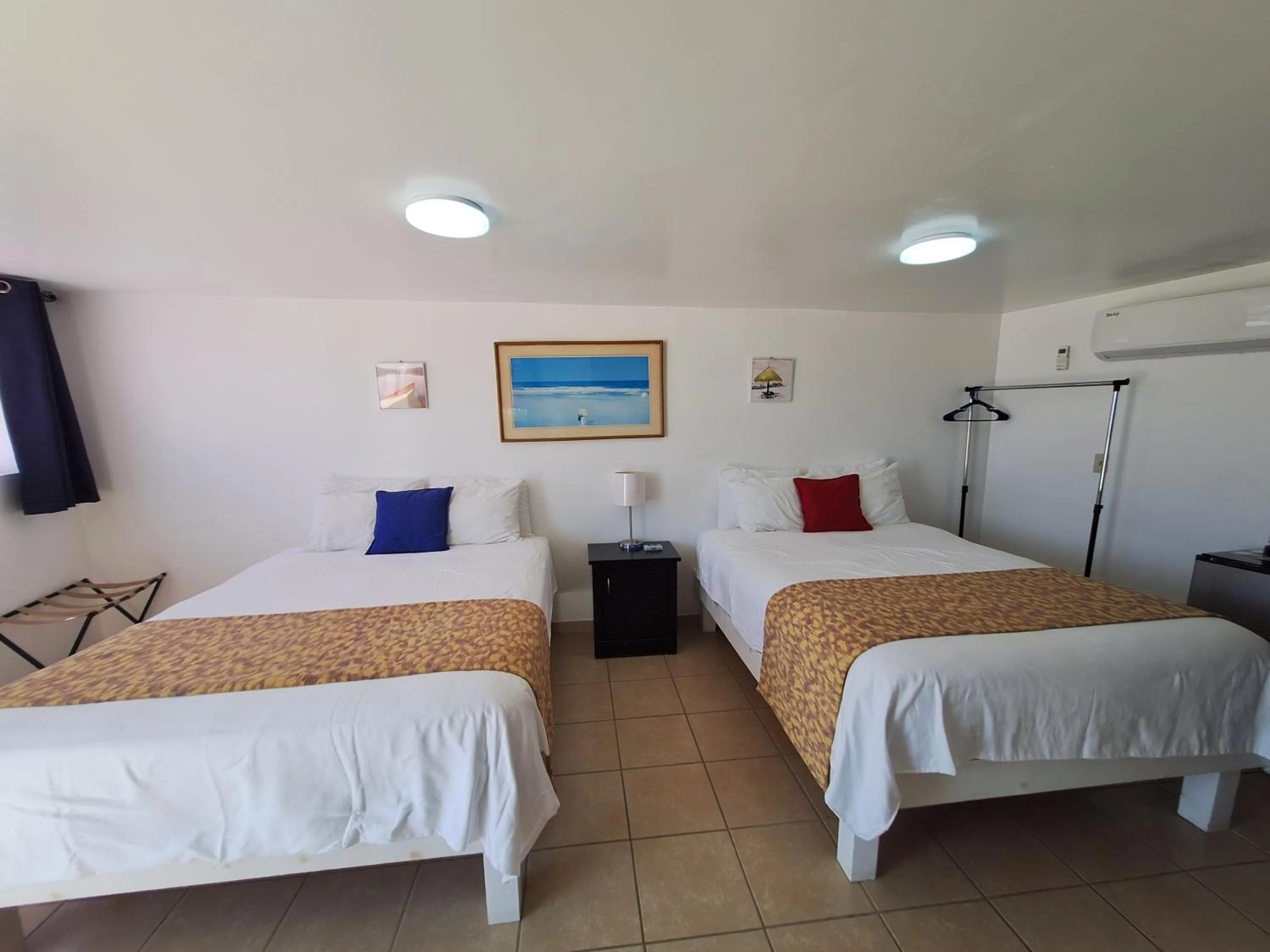 Bed in #44#27#56al#67 Rooms 2 beds near beach