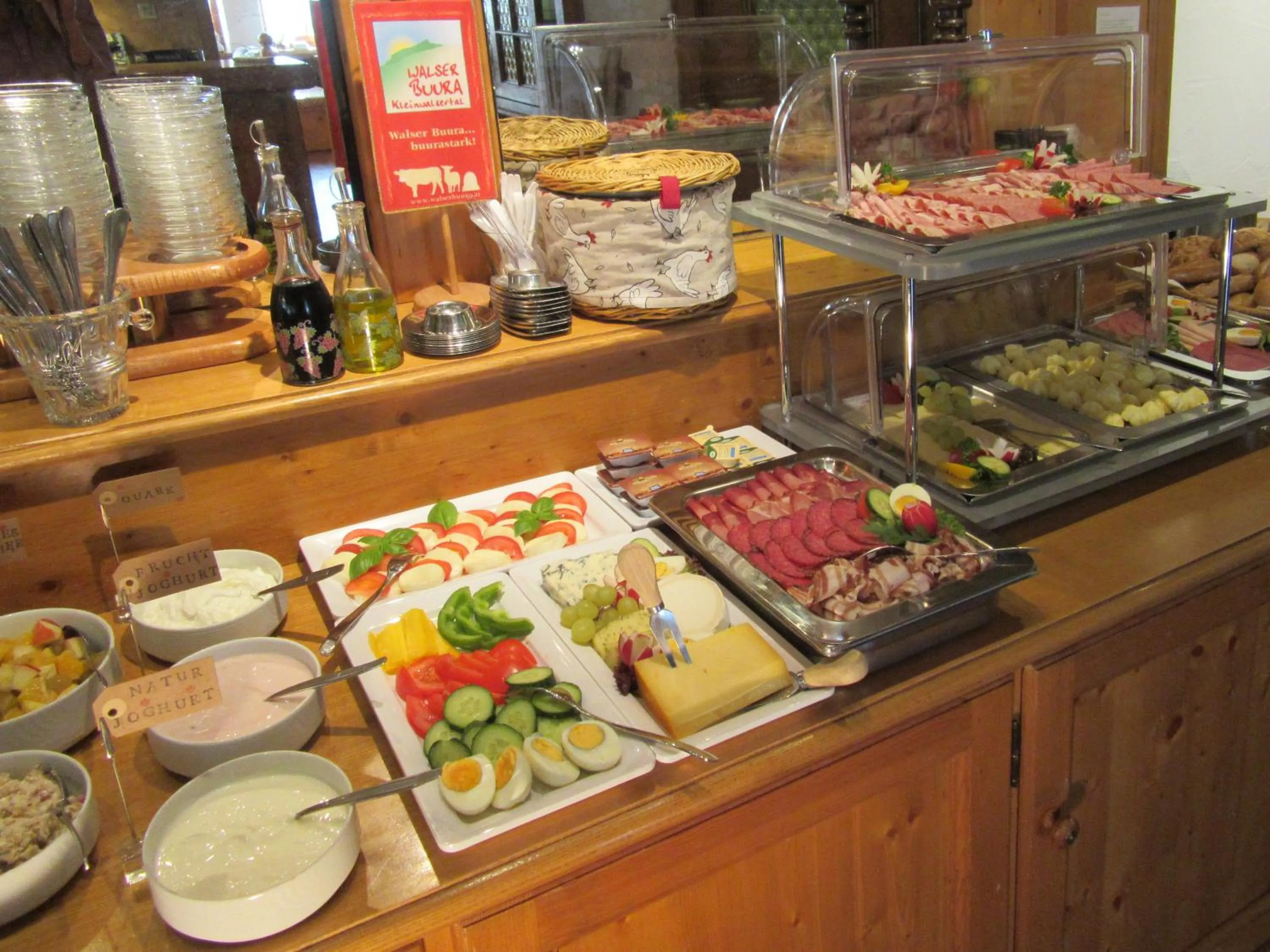 Buffet breakfast in Hotel Alpensonne