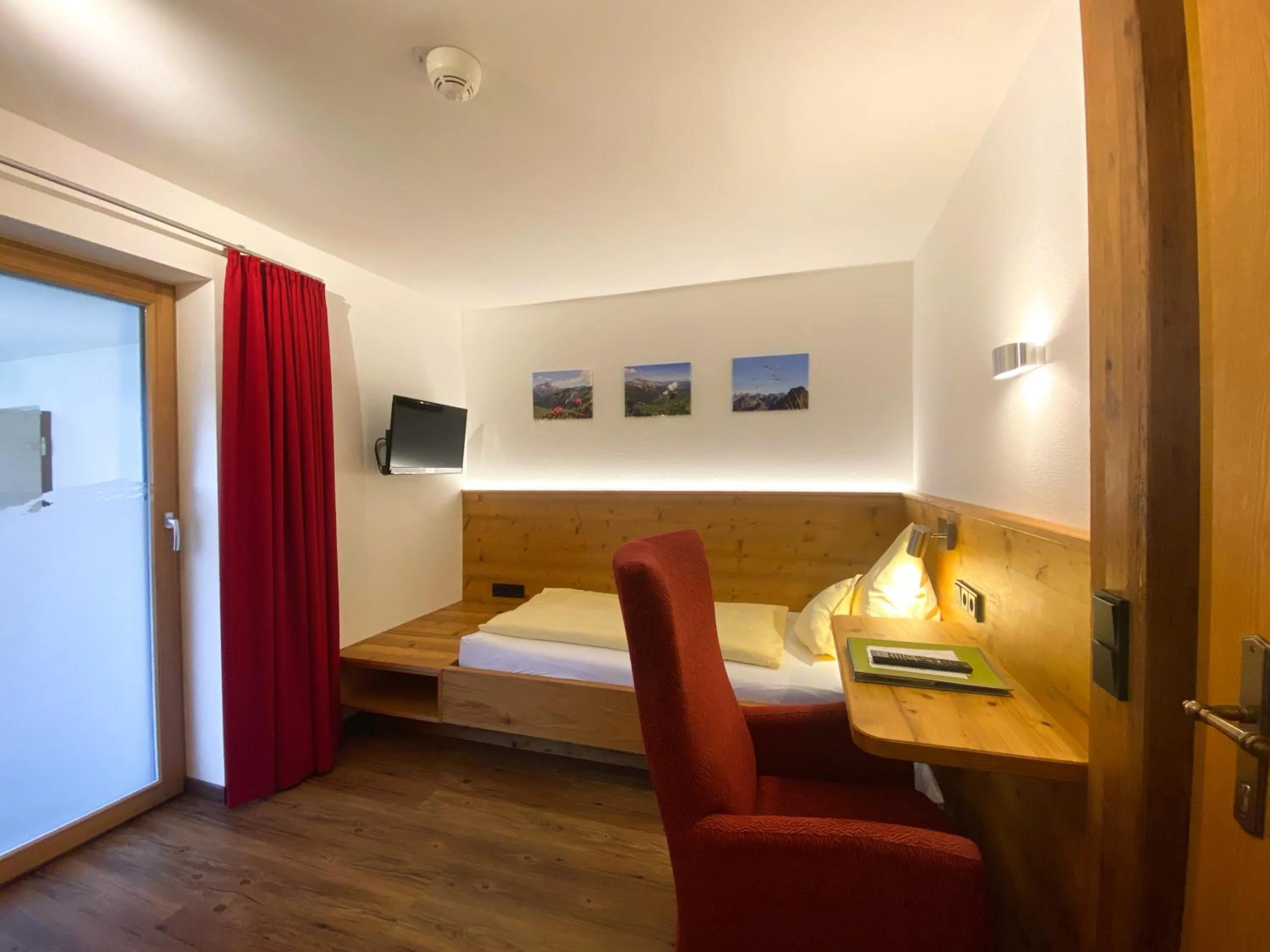 Bed in Hotel Alpensonne