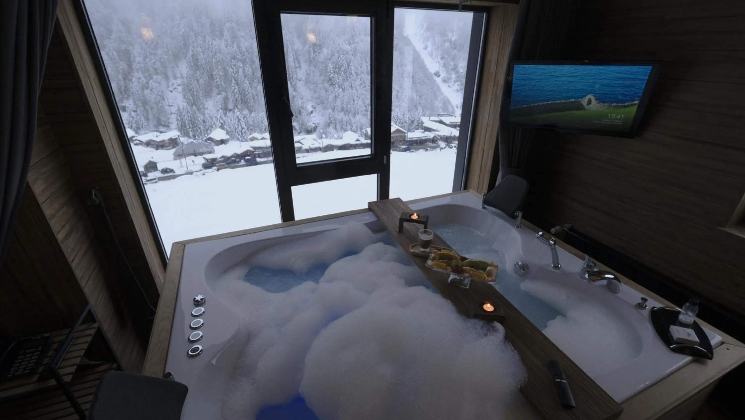 Limba Suite with Fire Place and Hot Tub - Waterfall View in Ayder Villa de Pelit Hotel