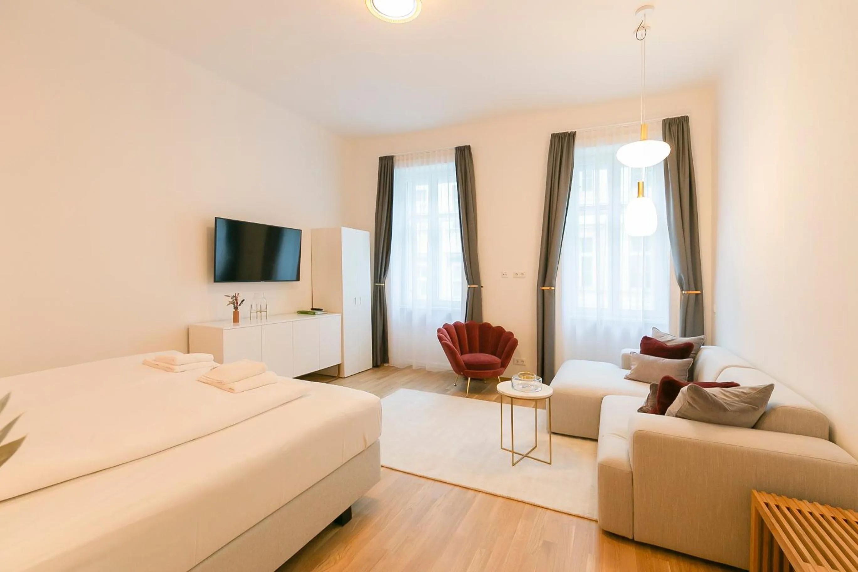 TV and multimedia, Bed in Mint@Naschmarkt Premium Apartments