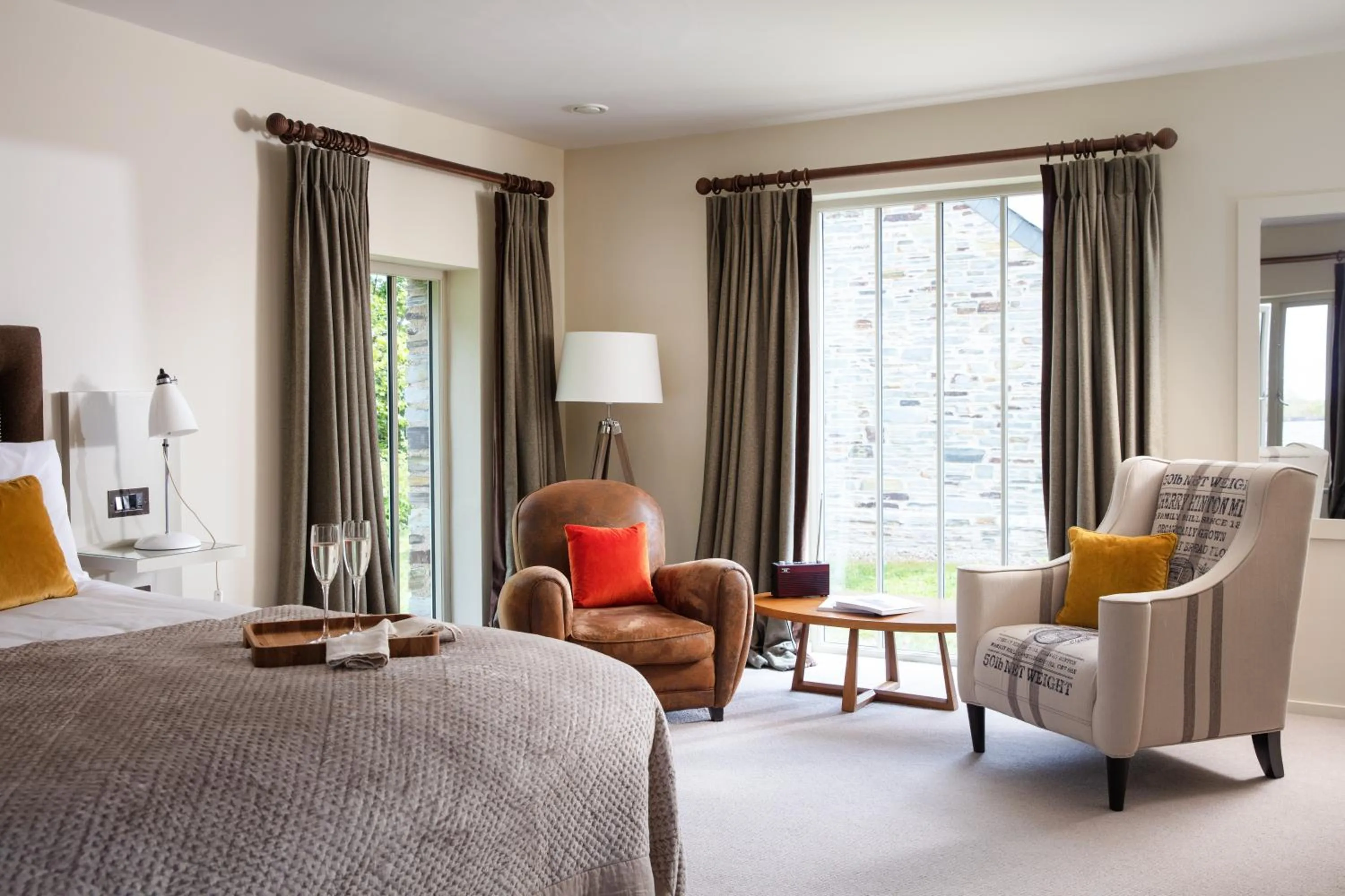 Bedroom, Bed in The Plume of Feathers