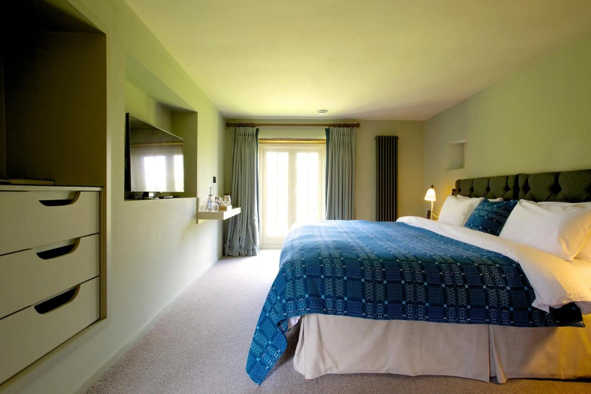 Bedroom, Bed in The Plume of Feathers