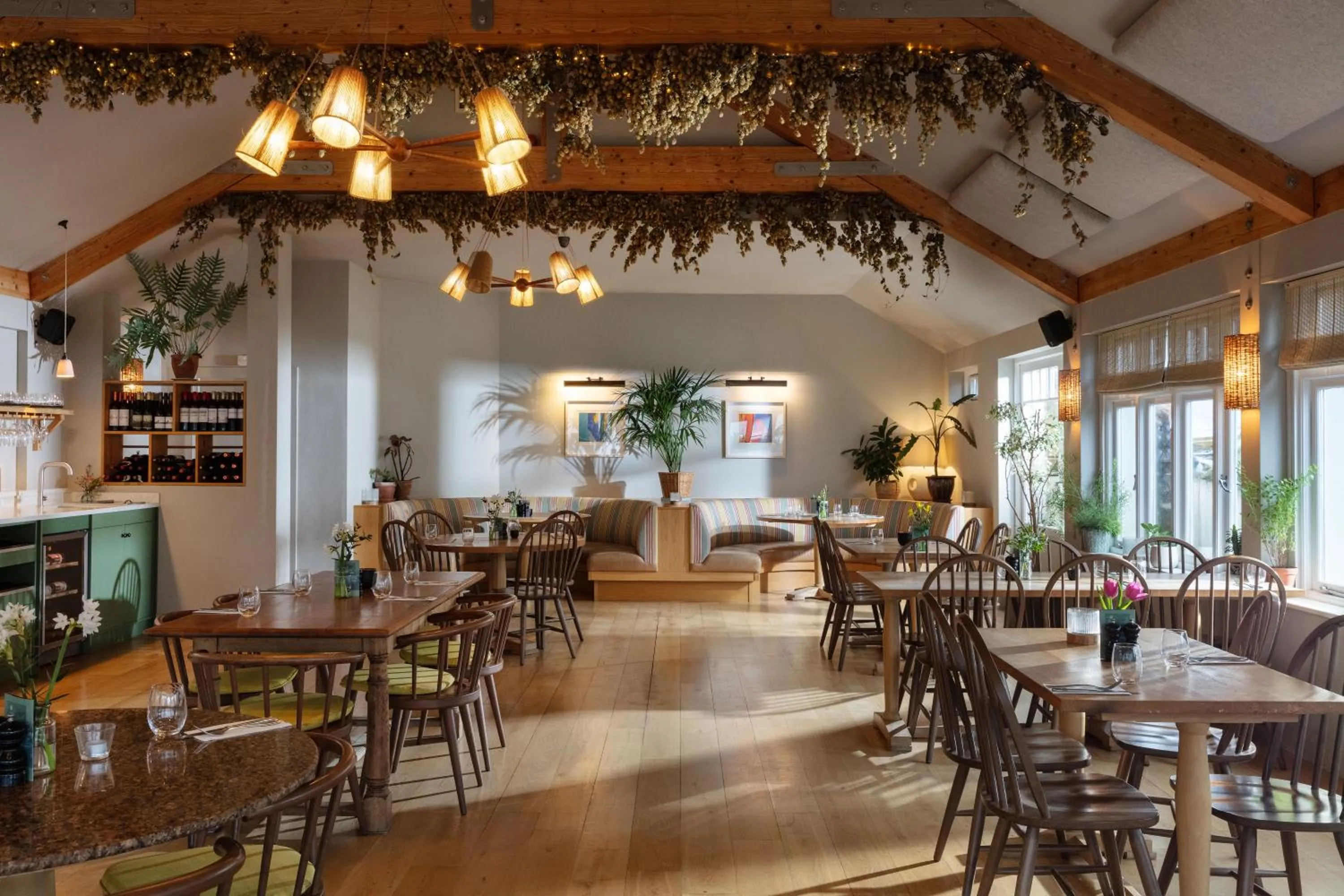 Restaurant/places to eat in The Plume of Feathers