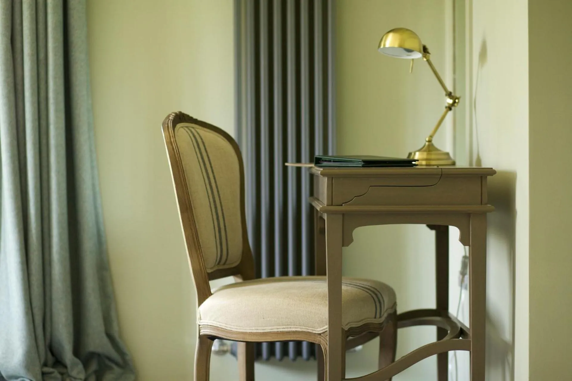 Seating area in The Plume of Feathers