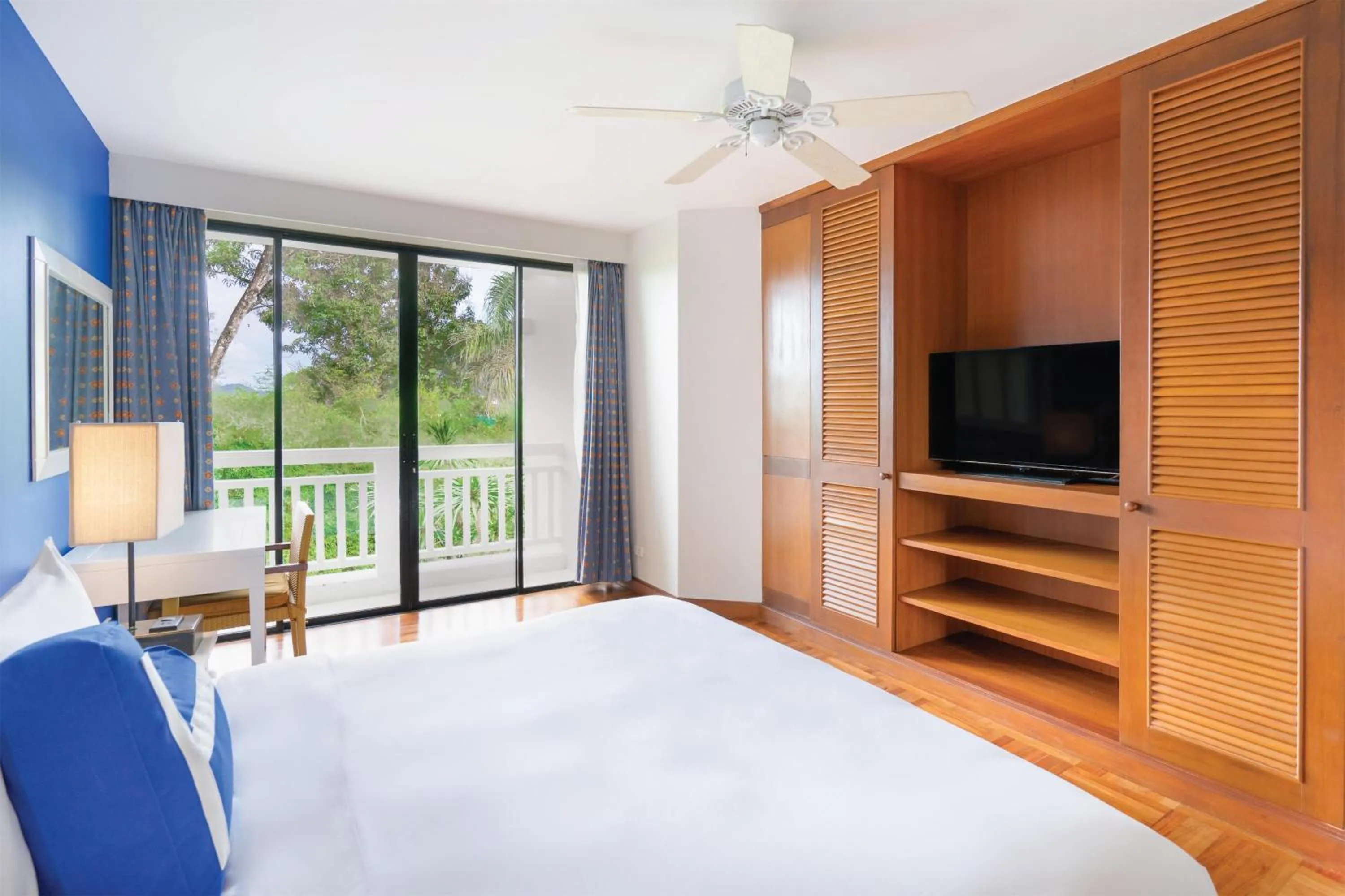 Bedroom, Bed in Homm Suites Laguna, part of Banyan Group