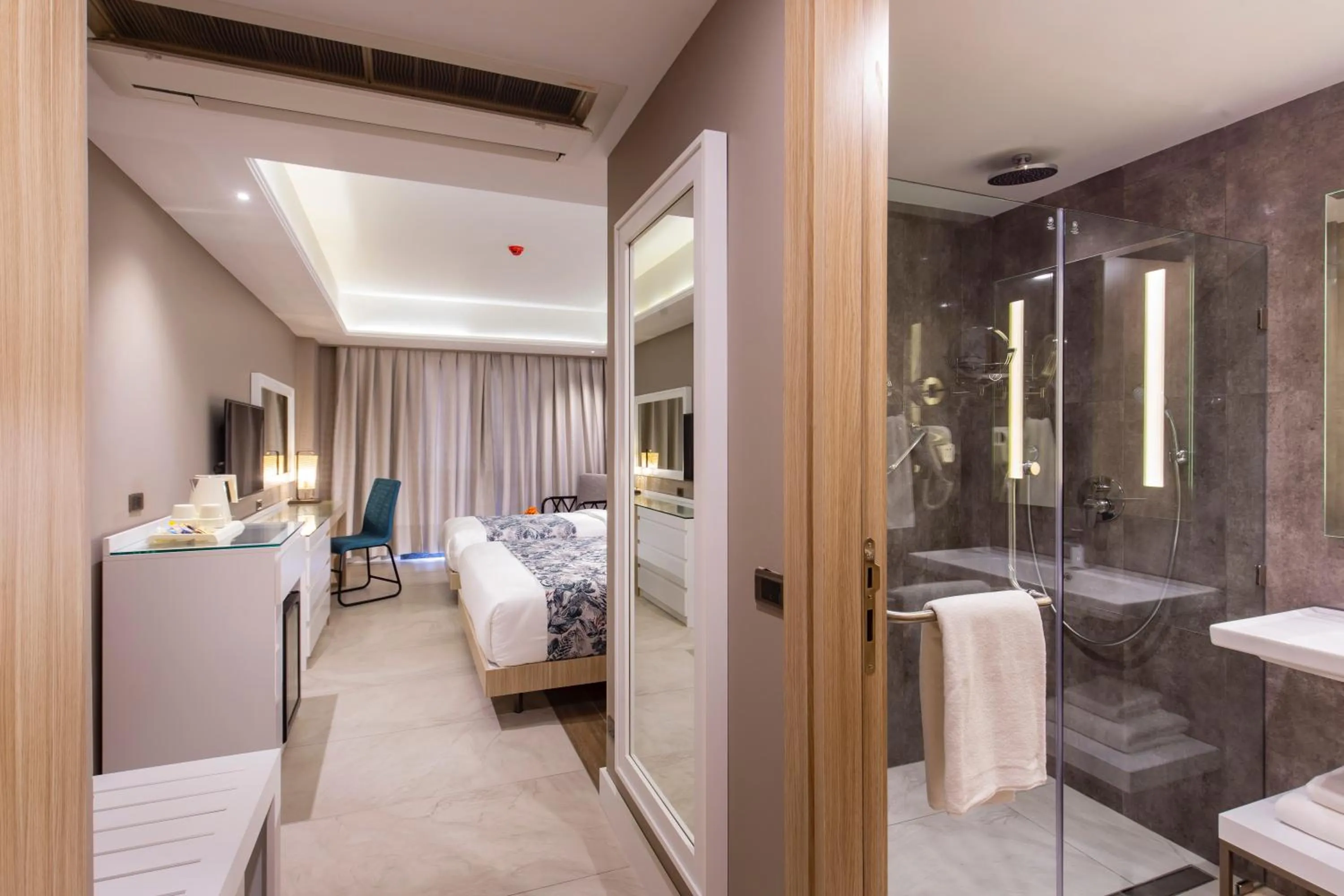 Bedroom, Bed in WOOVO Phuket Patong - by Swandor