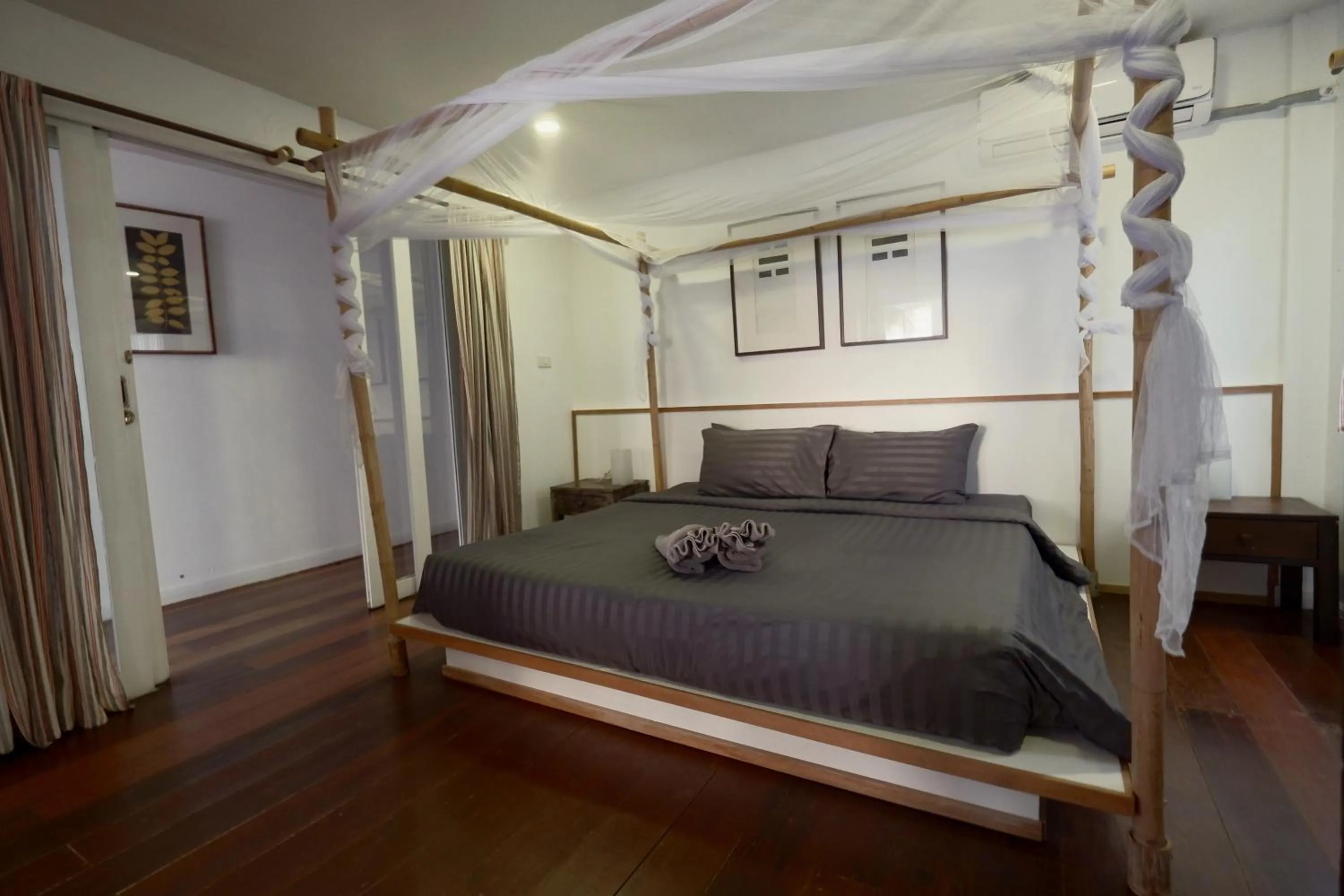 Bed in SriLanta Resort and Spa