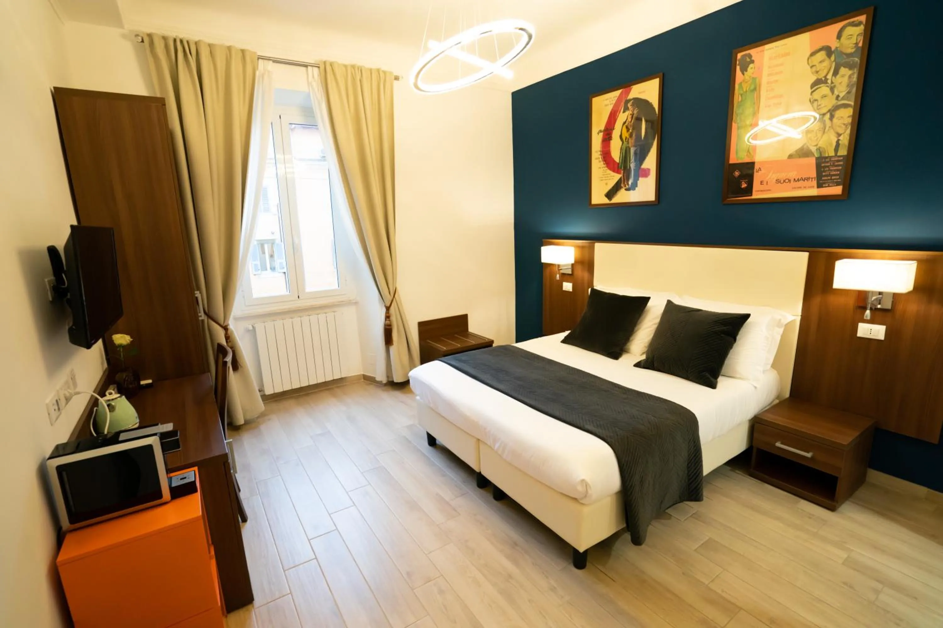 TV and multimedia, Bed in Archi di Roma Guest House