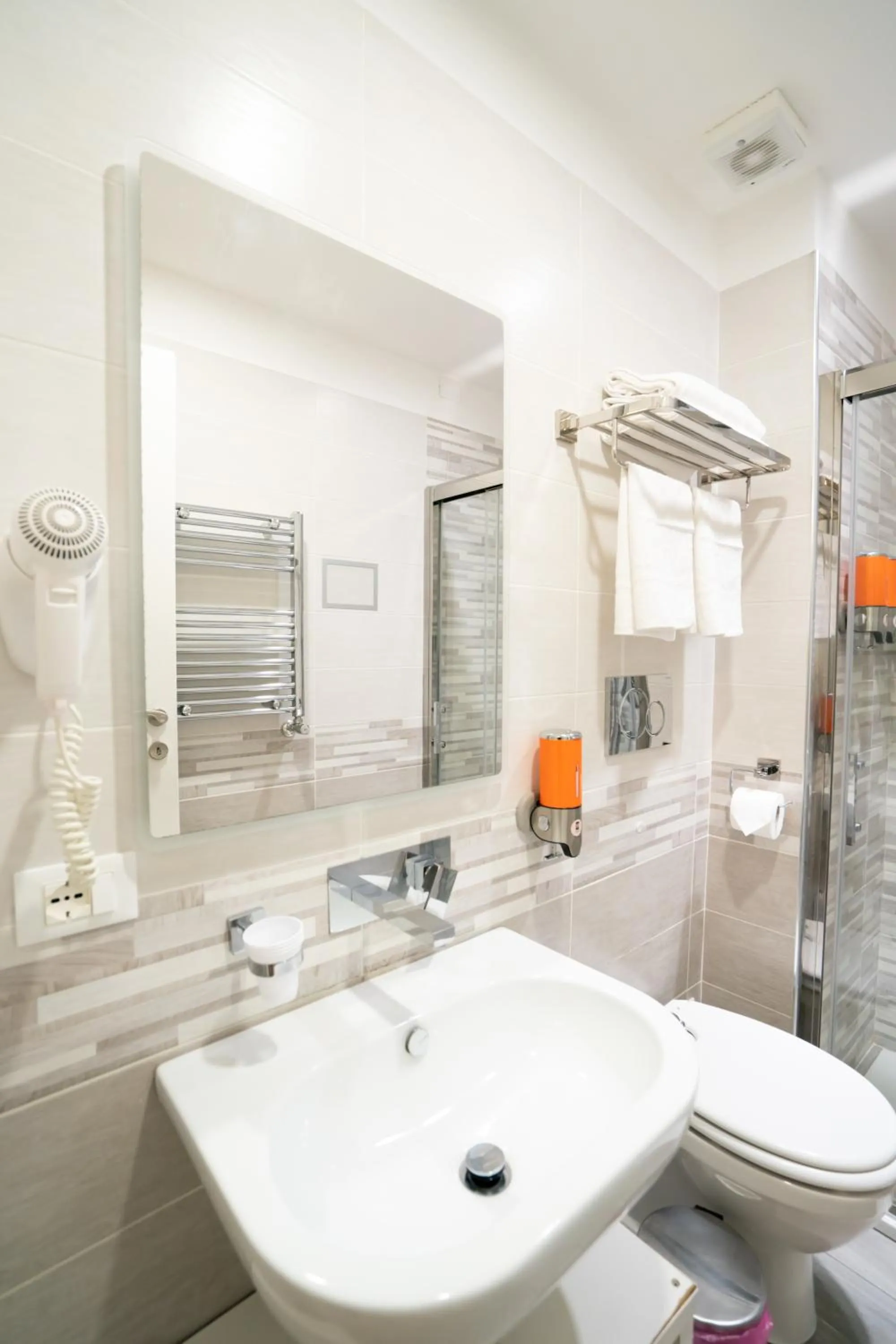 Toilet in Archi di Roma Guest House