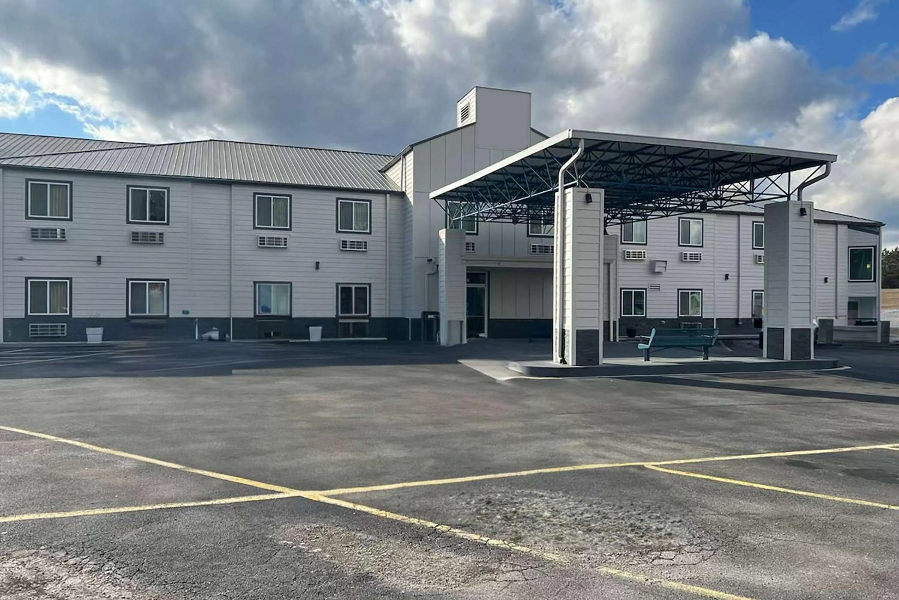 Property building in Baymont by Wyndham Athens, TN