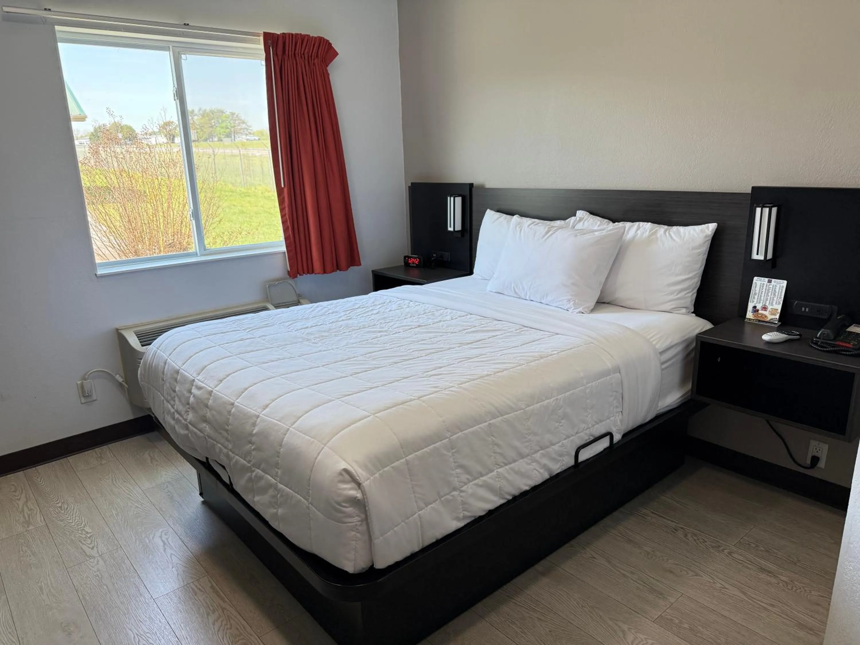 Bed in Baymont by Wyndham Athens, TN