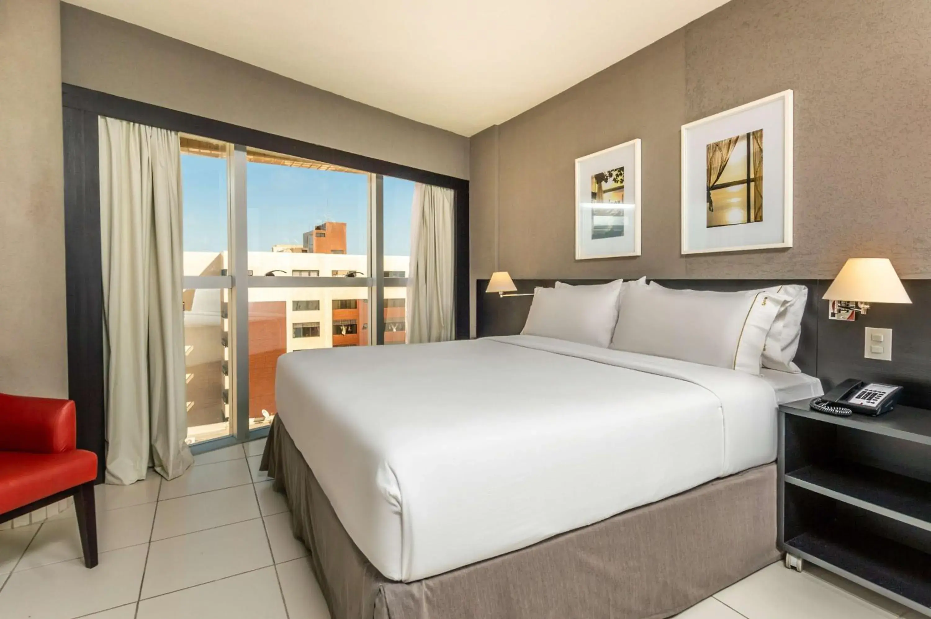 Corner King Room with Partial Ocean View in Holiday Inn Express Maceió, an IHG Hotel Corner King Room with Partial Ocean View in Holiday Inn Express Maceió, an IHG Hotel