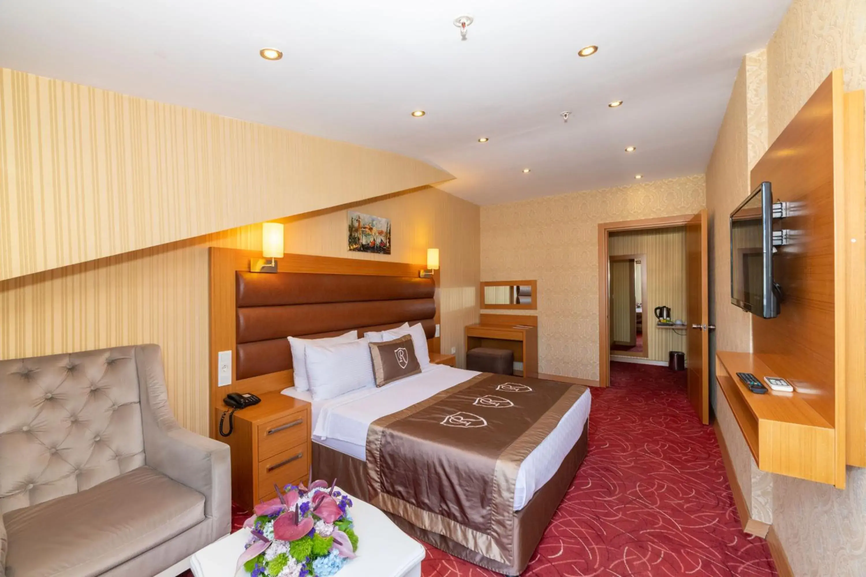 Suite with Balcony in Regno Hotel Suite with Balcony in Regno Hotel