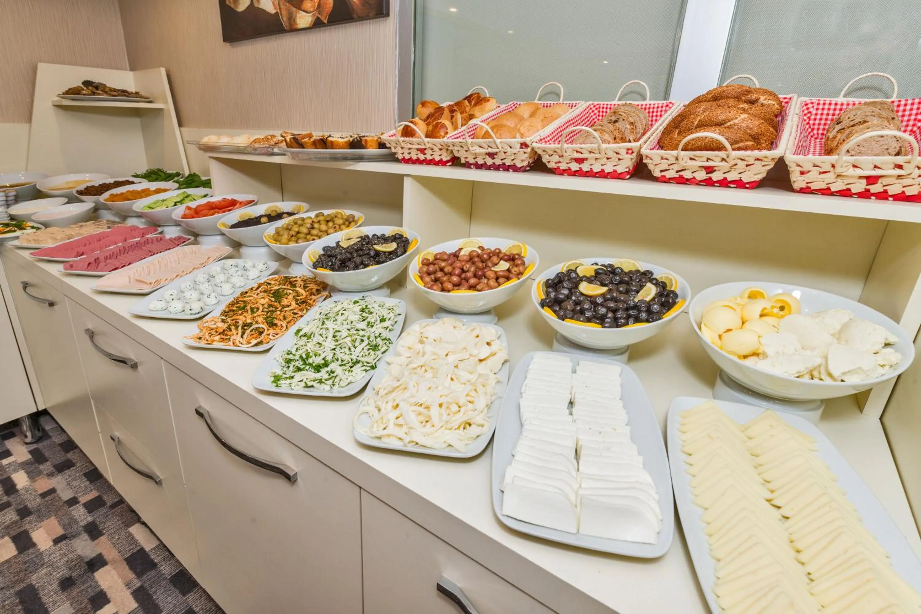 Buffet breakfast in Regno Hotel