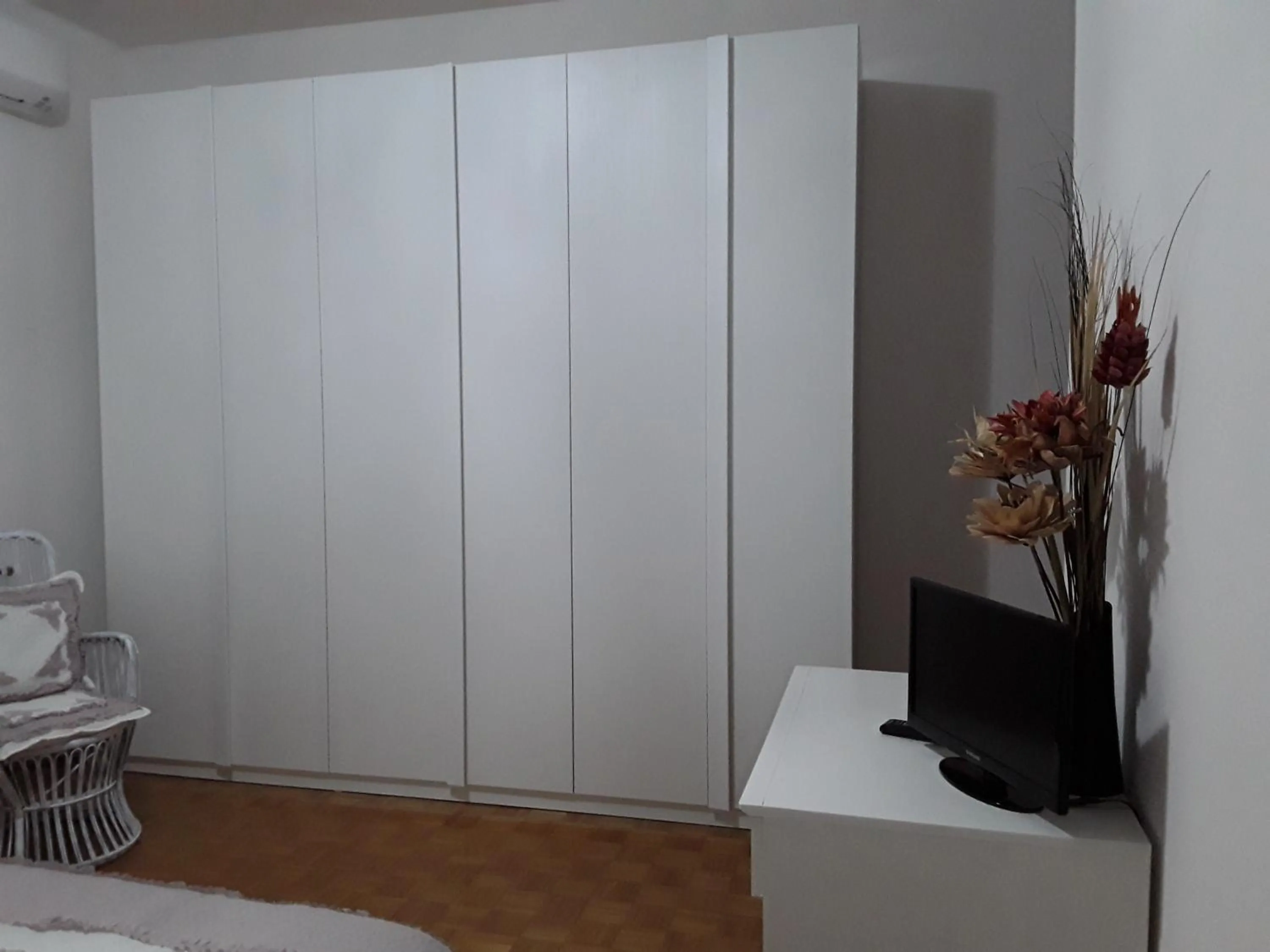 wardrobe in B&B LA ROSA GIALLA