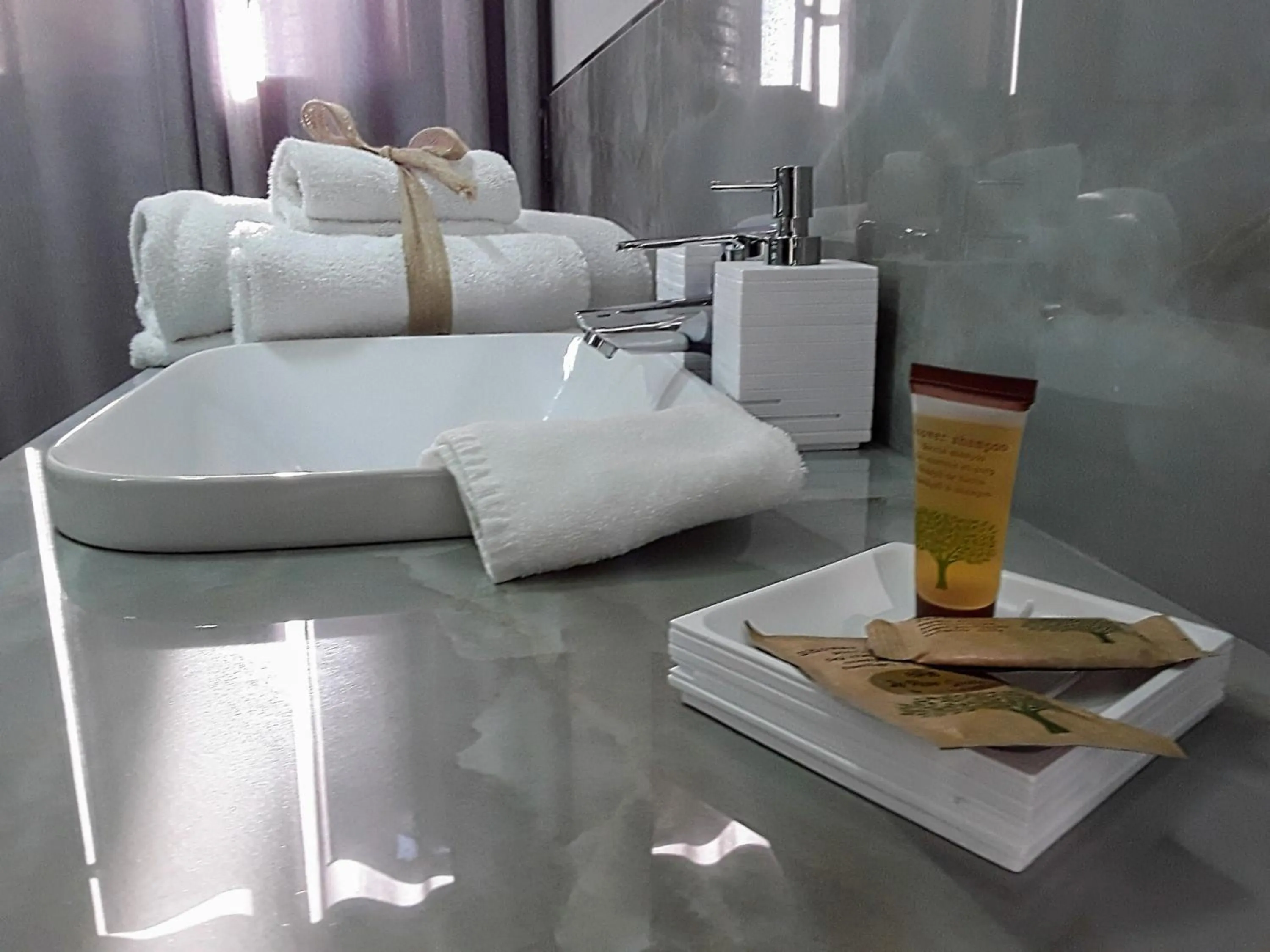 Bathroom, Bed in B&B LA ROSA GIALLA