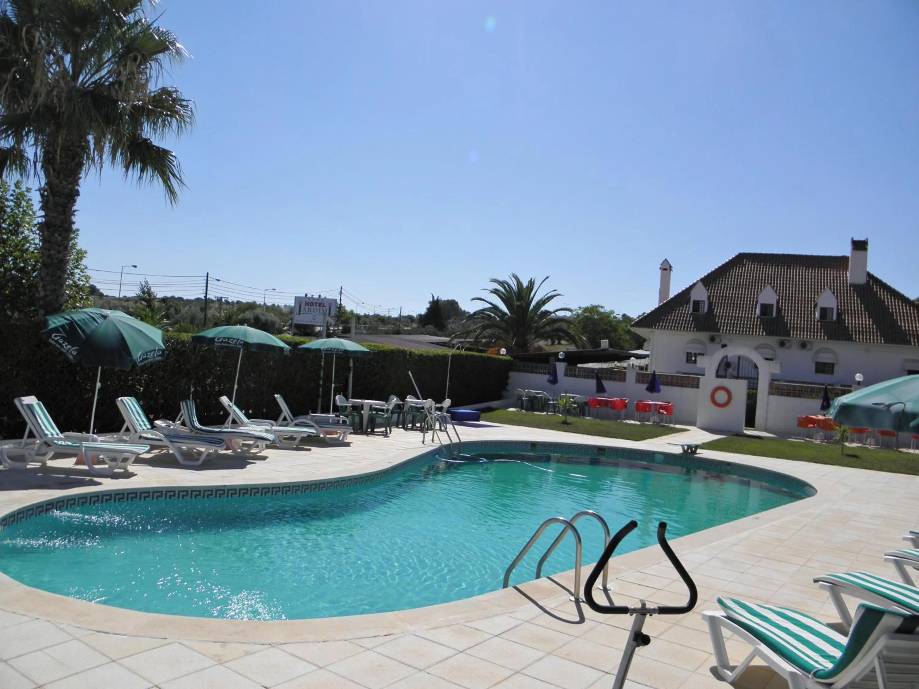 Swimming pool in Hotel Jardim