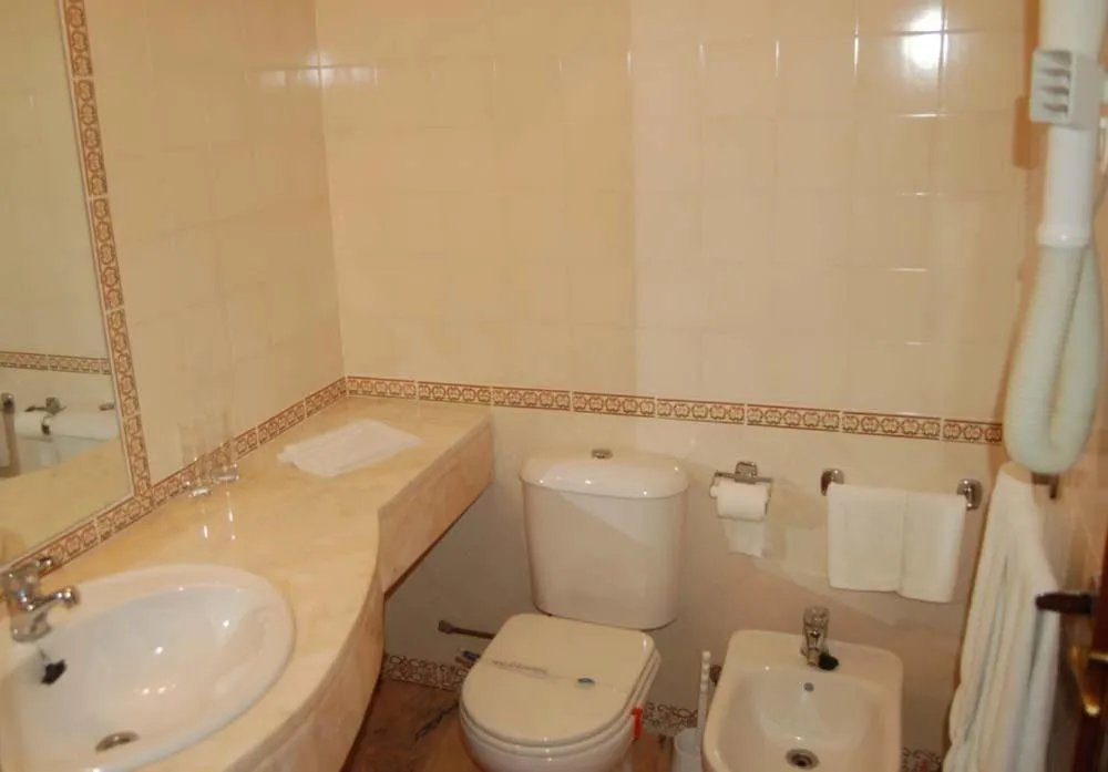 Bathroom in Hotel Jardim