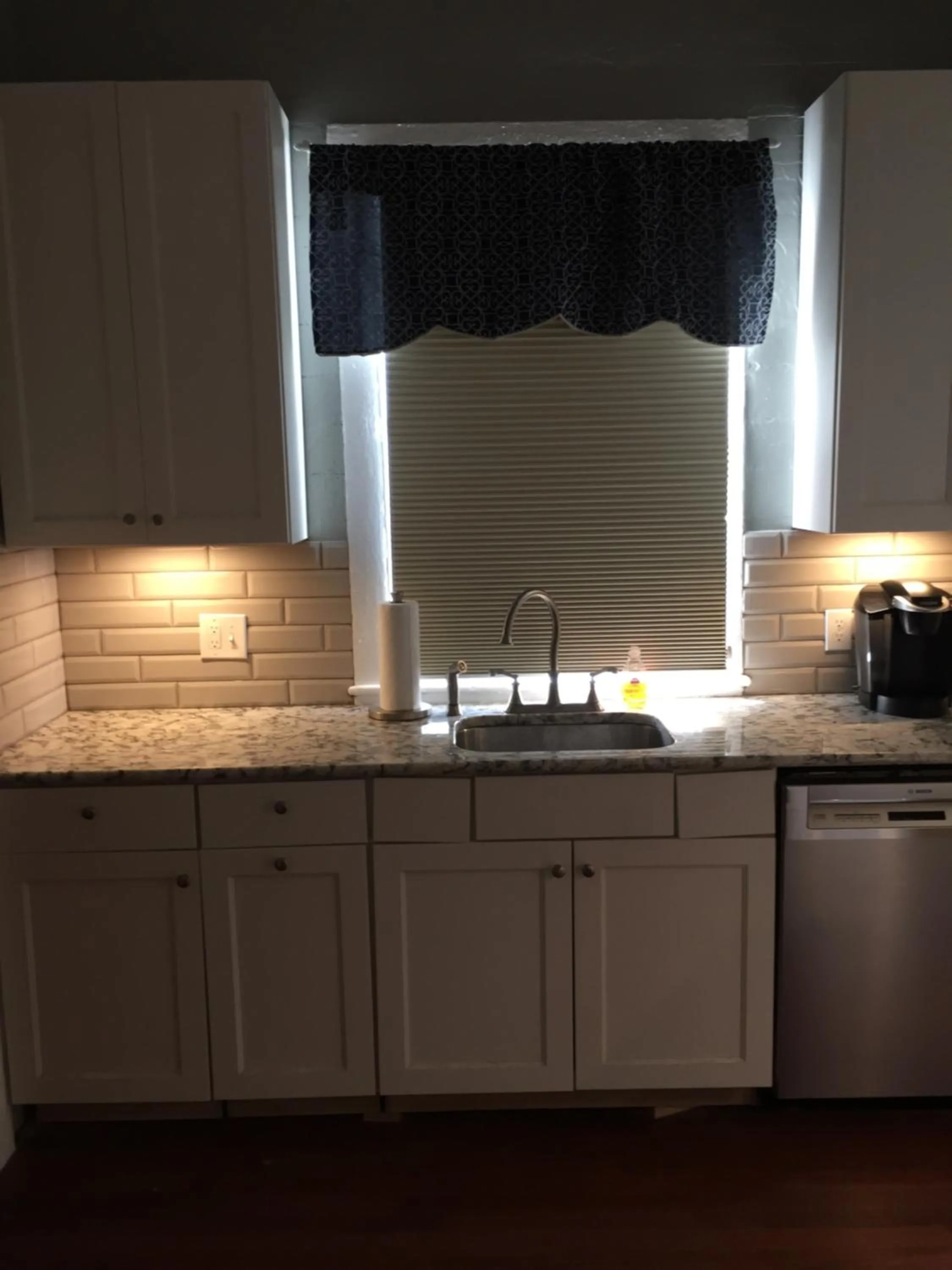 Kitchen or kitchenette in Crescent City Cottage