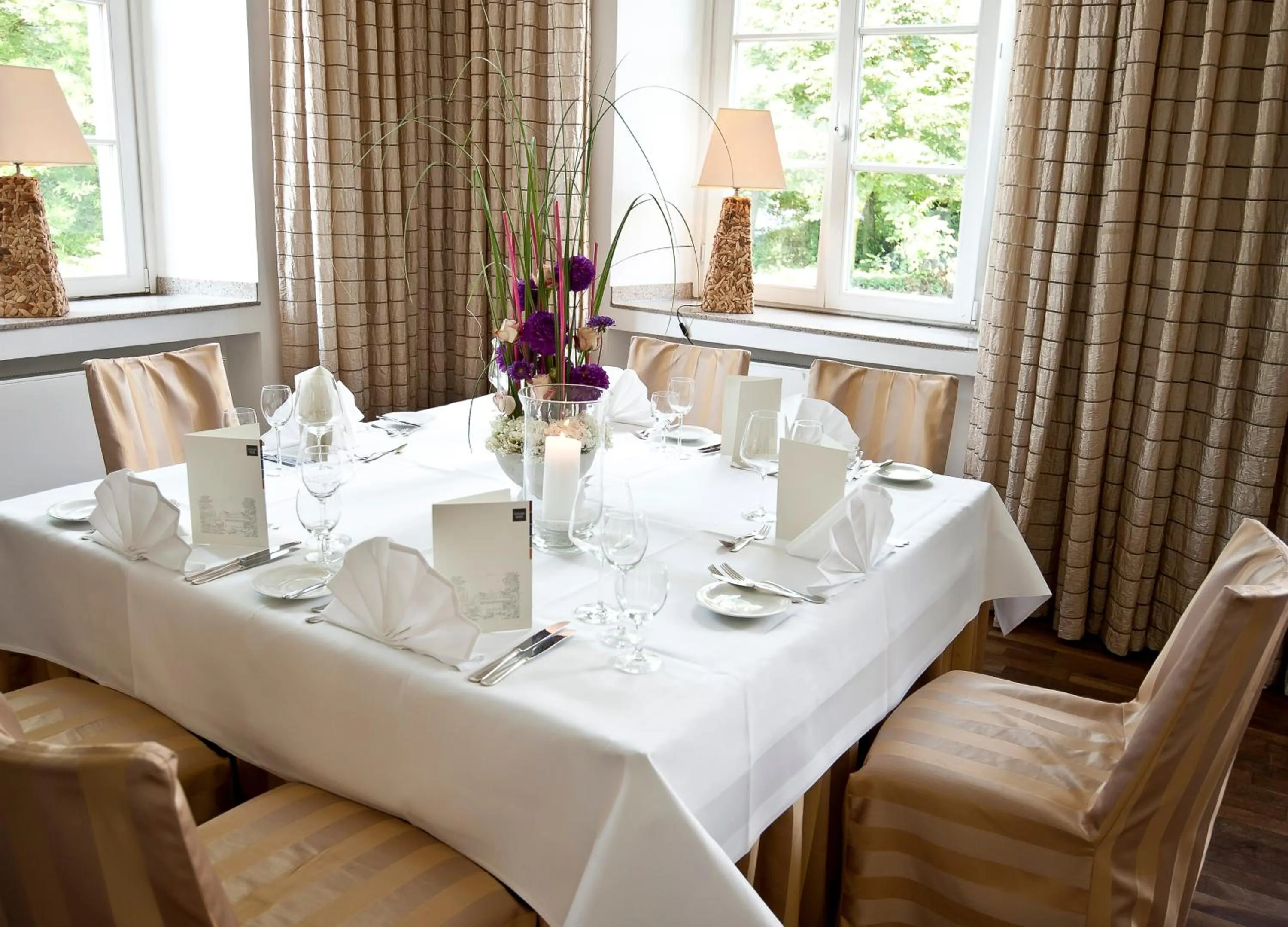 Restaurant/places to eat in Schloss Berge