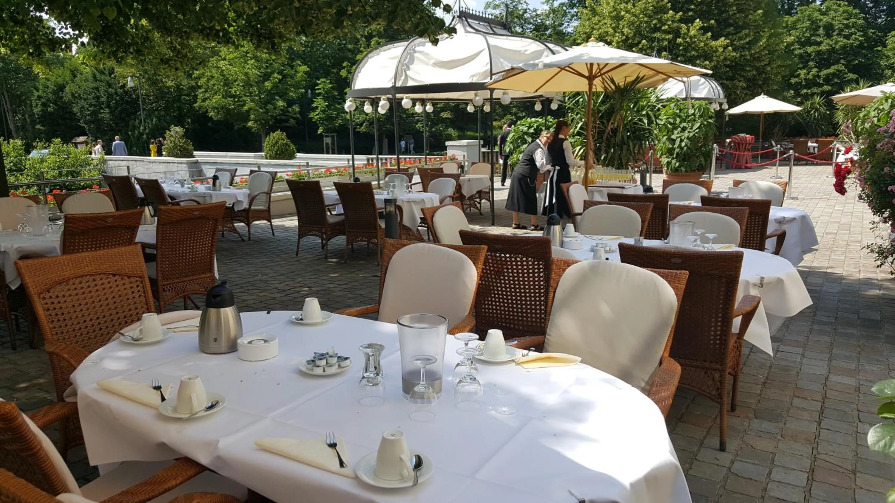 Restaurant/places to eat in Schloss Berge