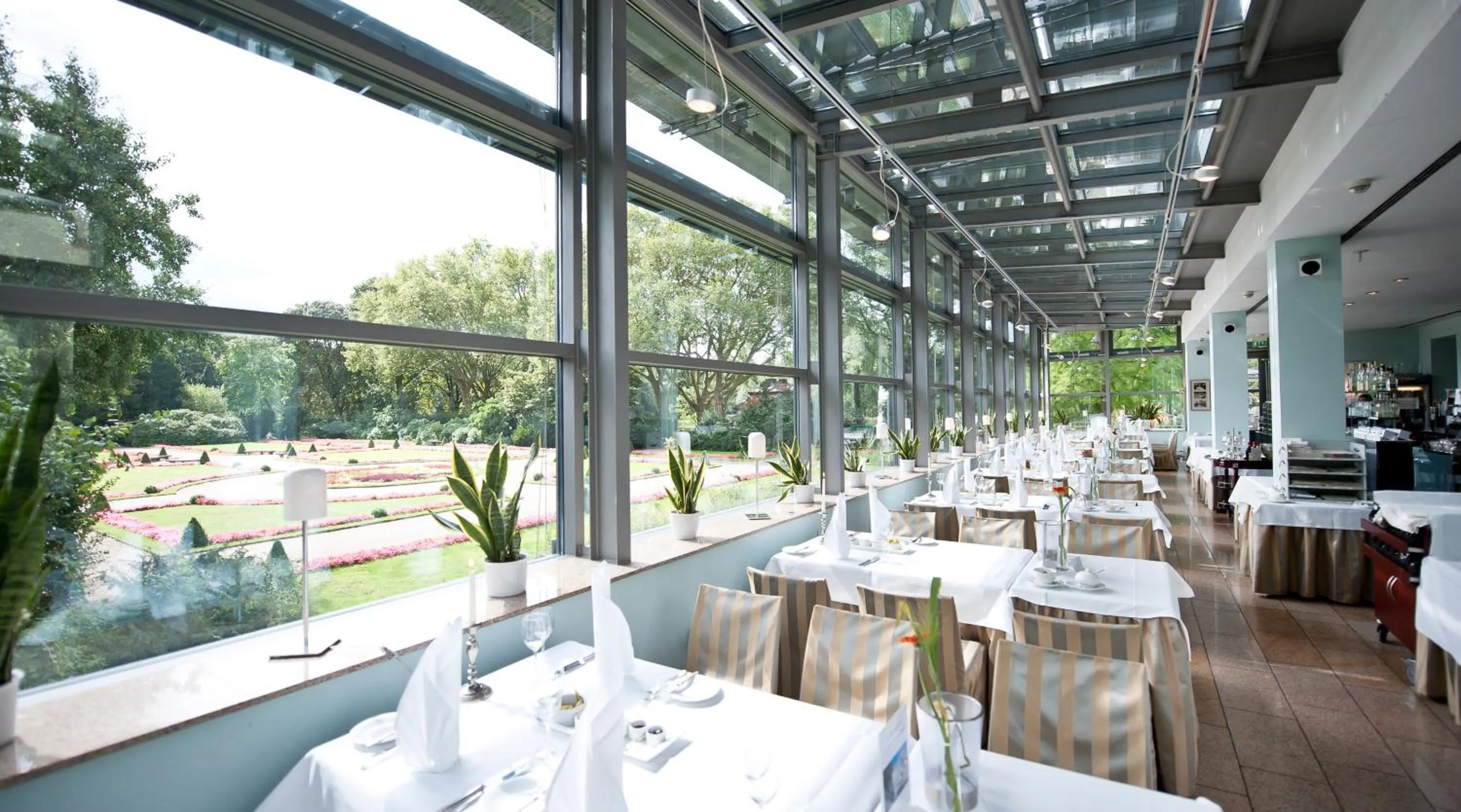 Restaurant/places to eat in Schloss Berge