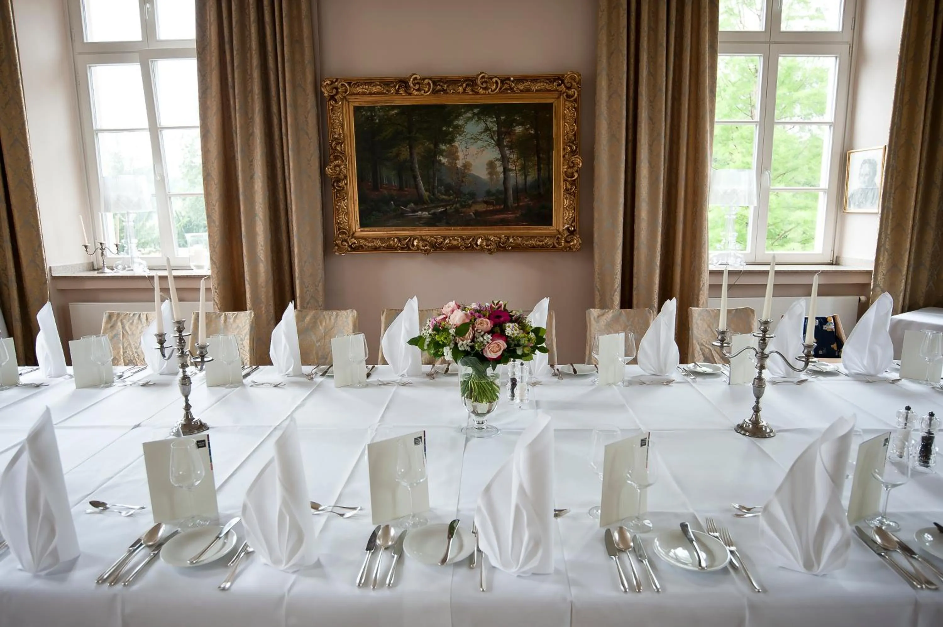 Restaurant/places to eat in Schloss Berge