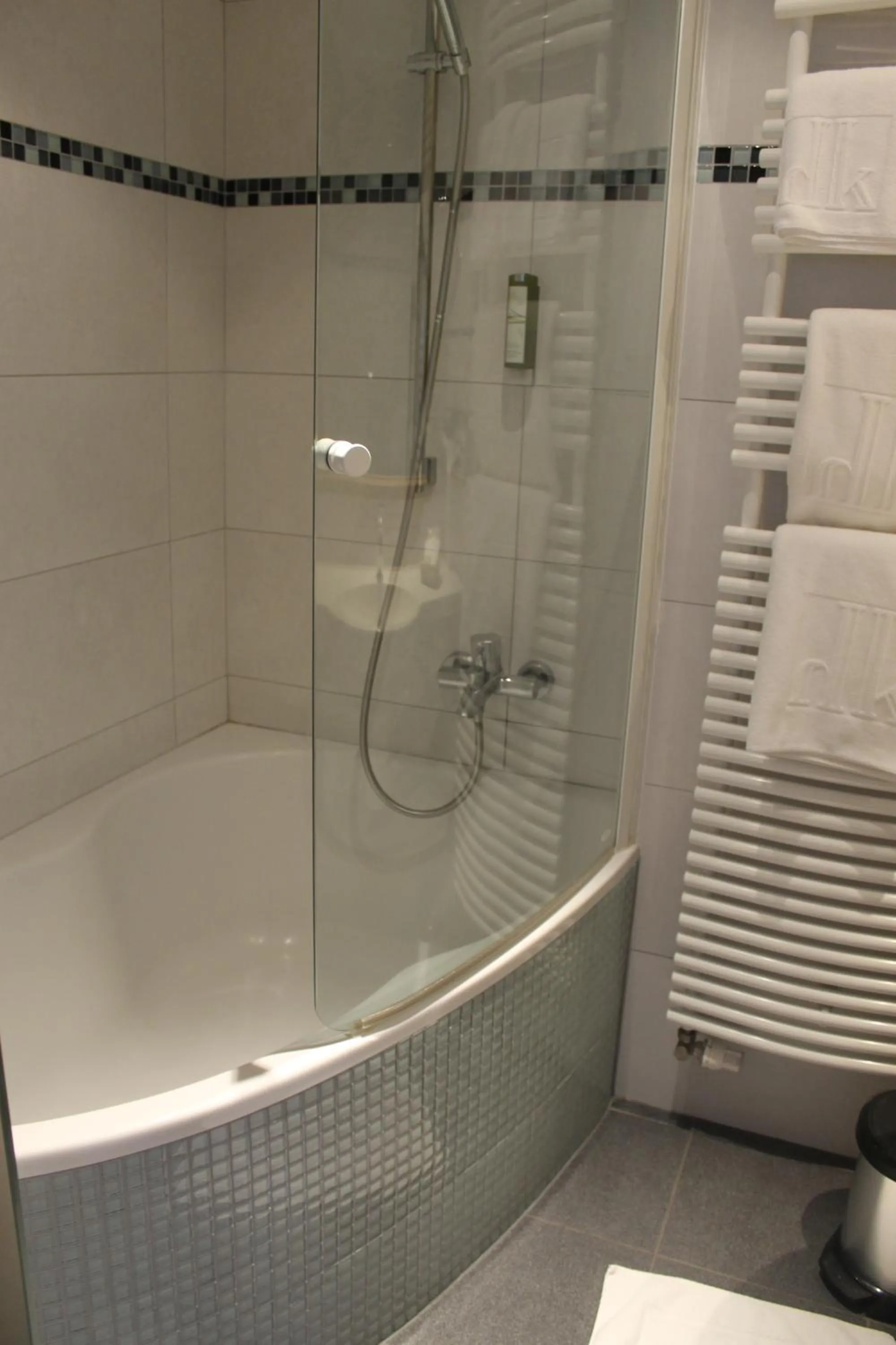 Bathroom in Hôtel Restaurant Logis Auberge Sundgovienne