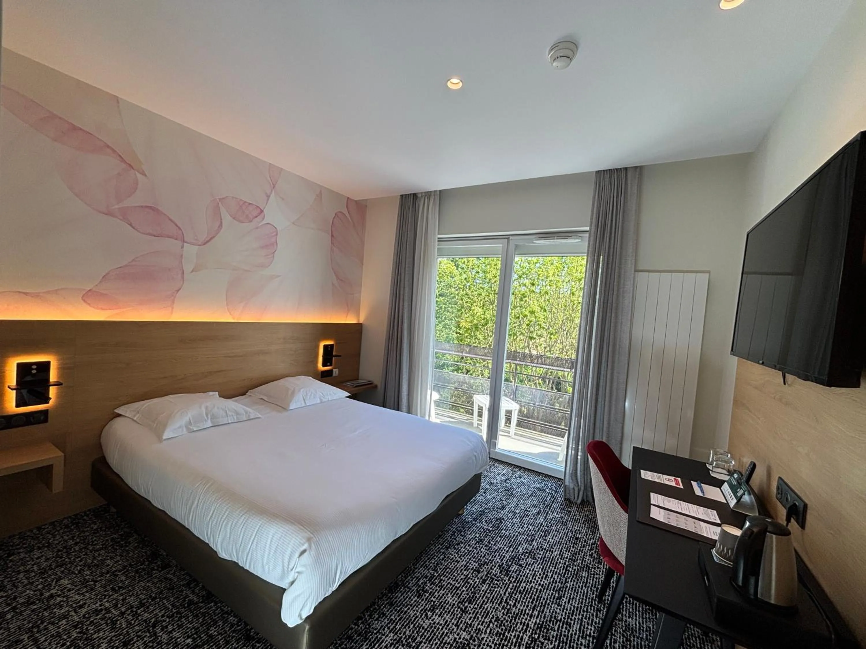 Bedroom, Bed in Hôtel Restaurant Logis Auberge Sundgovienne