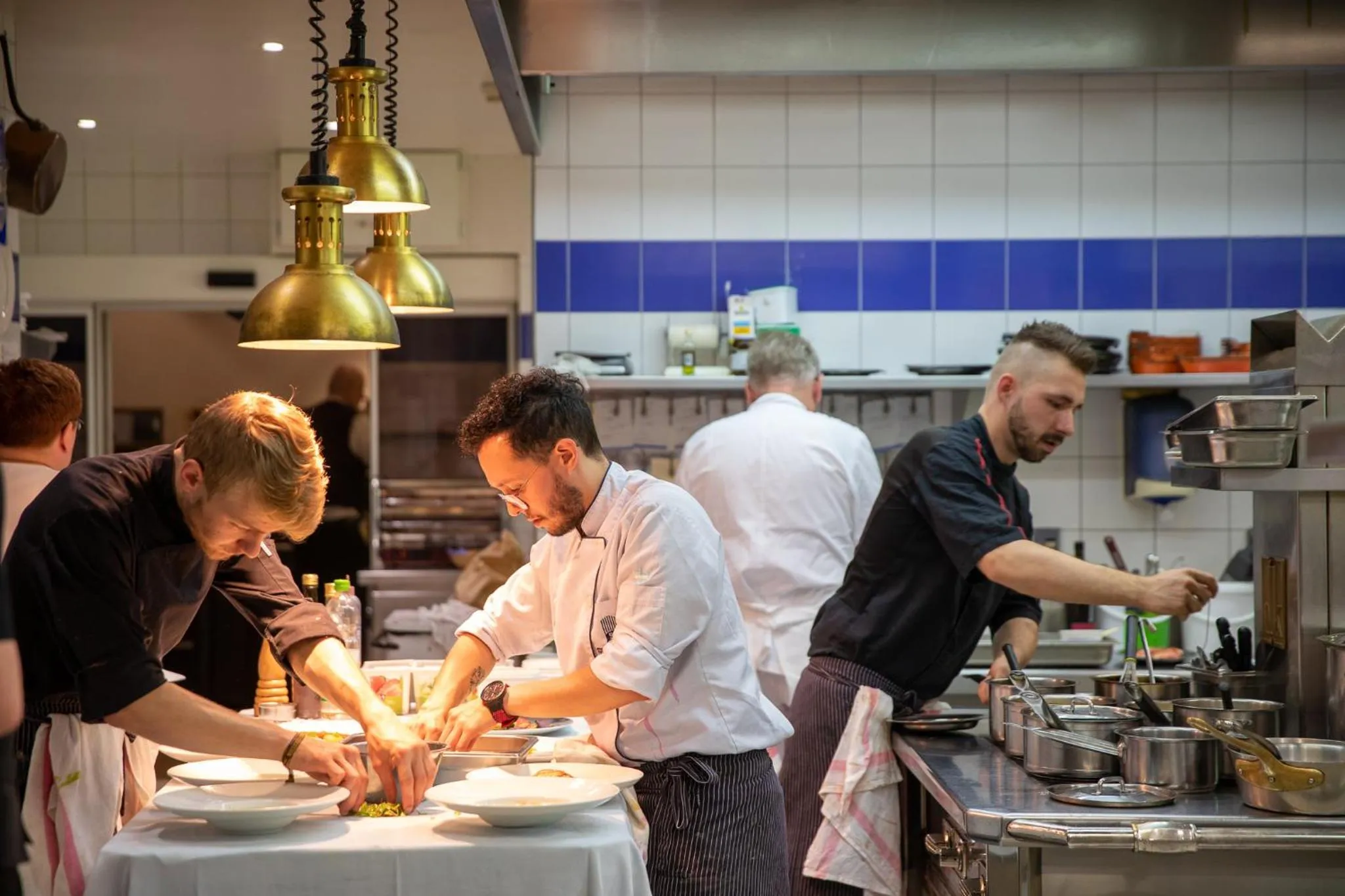 kitchen in Hôtel Restaurant Logis Auberge Sundgovienne