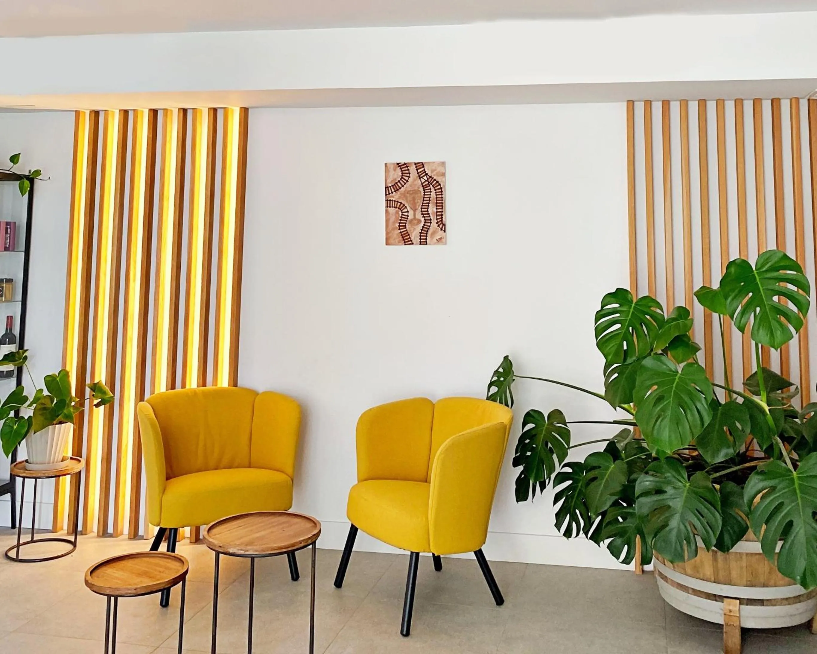 Property building in Hotel Entrerailes