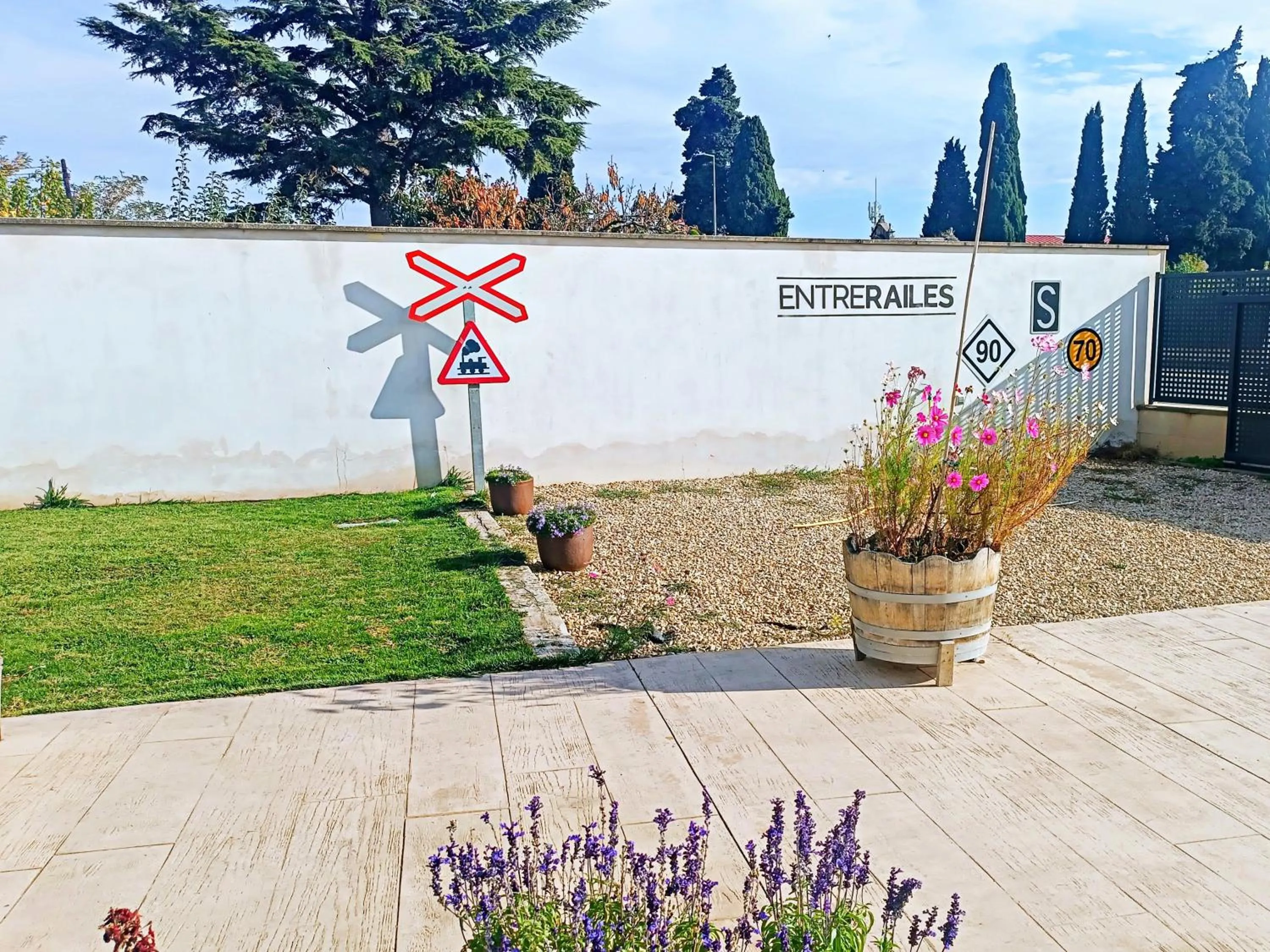 Property building in Hotel Entrerailes