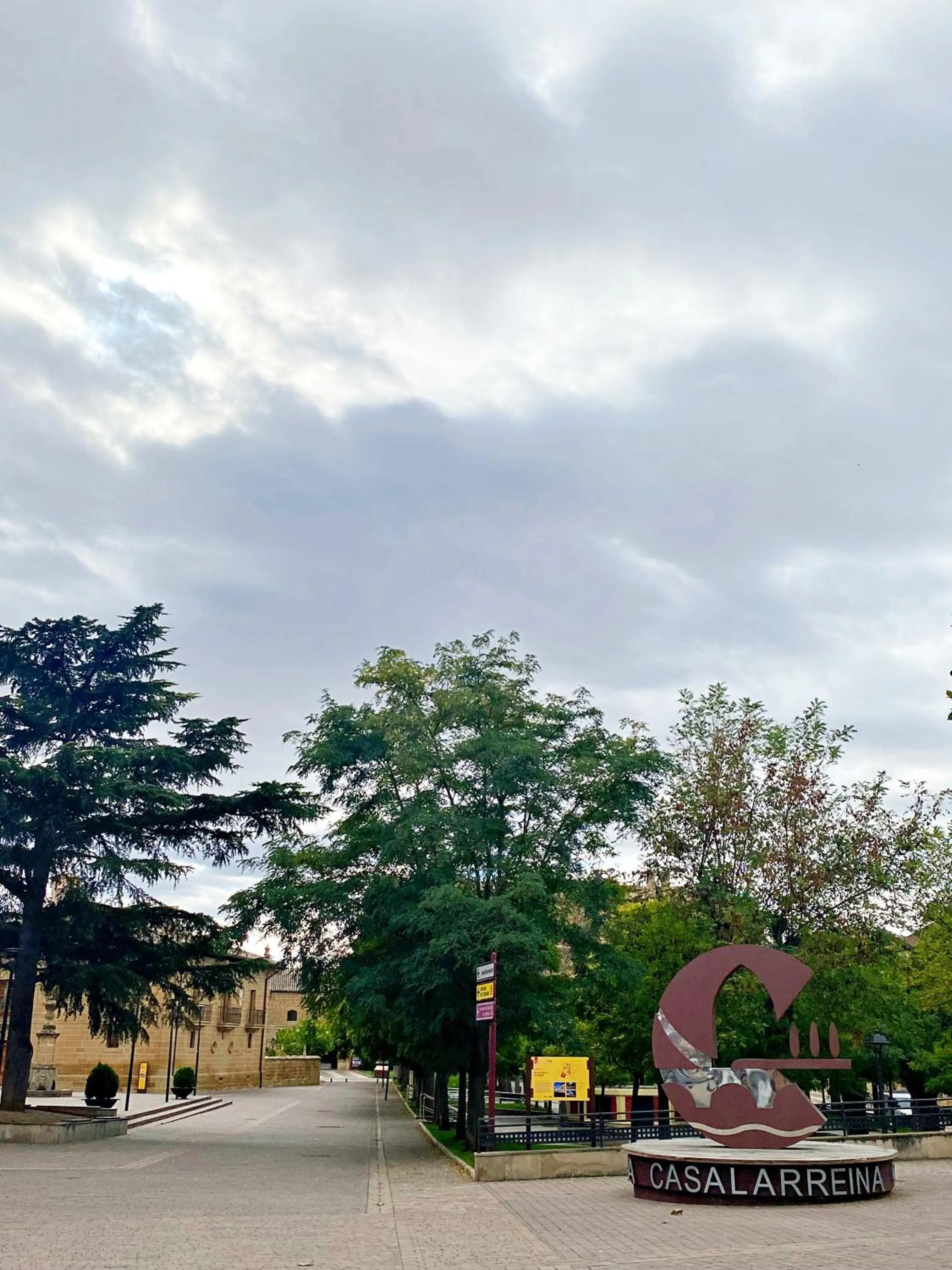 Nearby landmark in Hotel Entrerailes